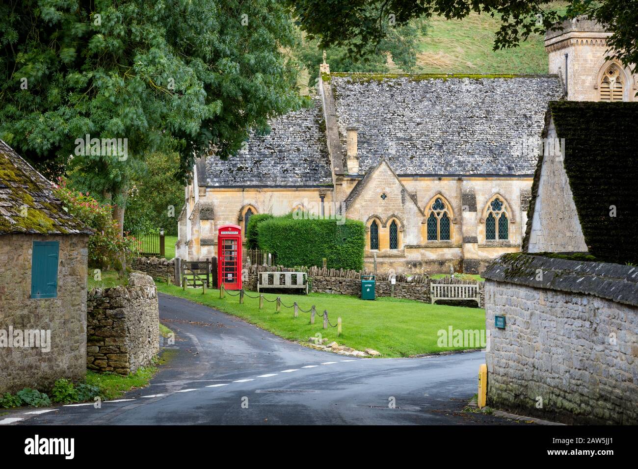 Chiesa di San Barnaba nel villaggio di Cotswolds di Snowshill, Gloucestershire, Inghilterra, Regno Unito Foto Stock