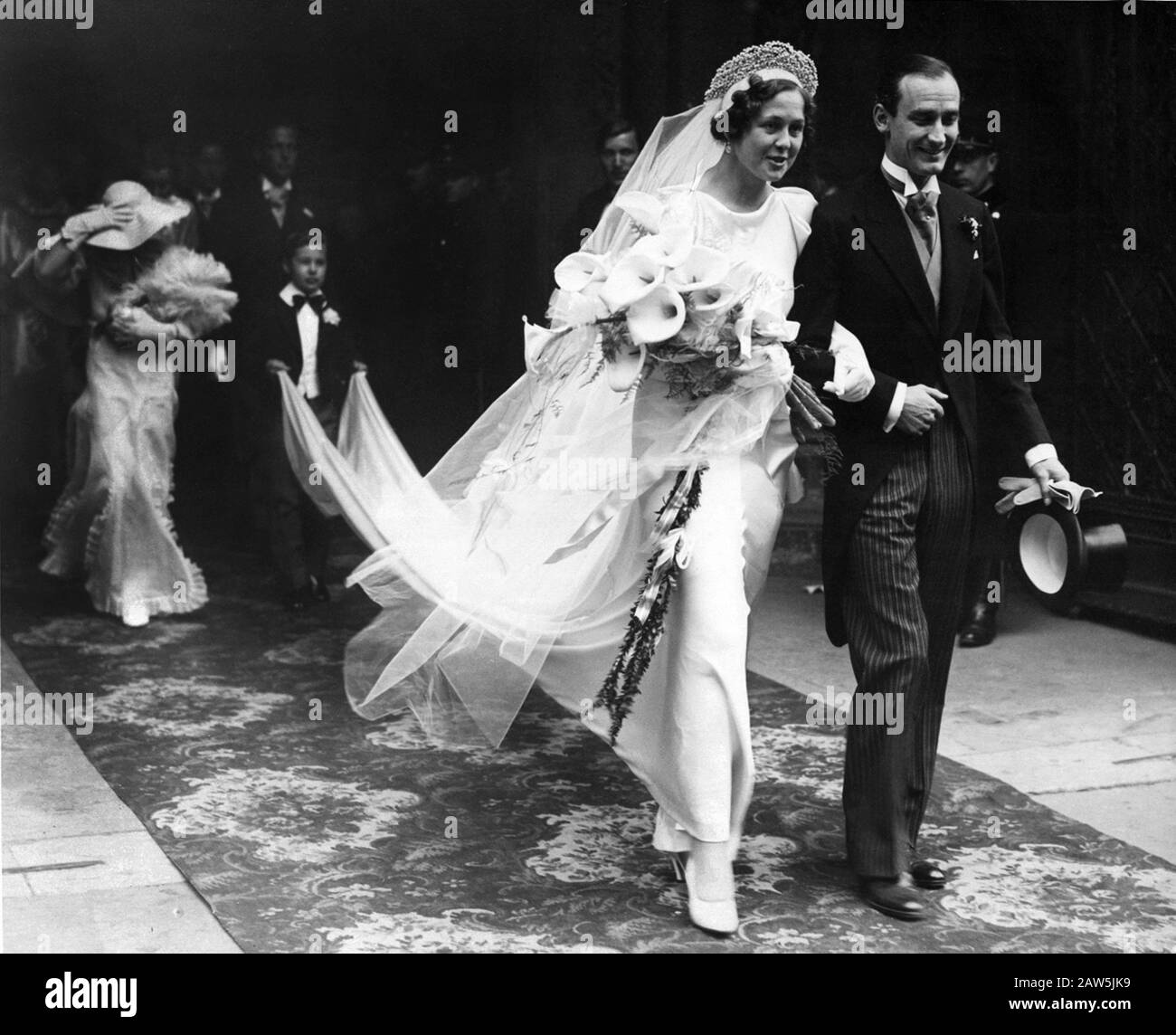 1936 , VIENNA , AUSTRIA : la principessa austriaca Irma Windisch-Grätz ( 1913 - 1984 ) il giorno del matrimonio con il principe Franz von Weikersheim ( 1904 - 19 Foto Stock