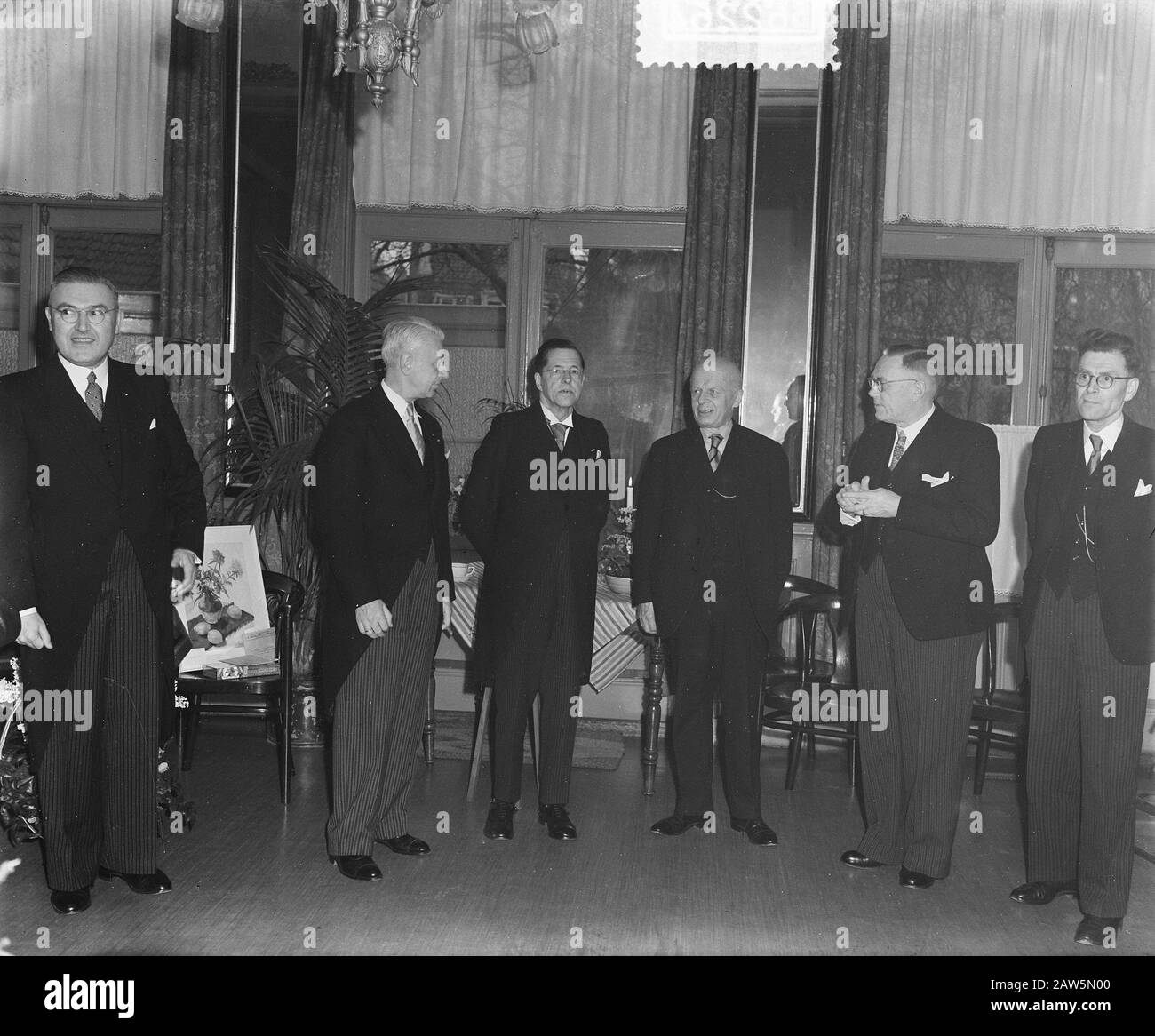 Front Hoorn Credit Securities Bank (Sig Bucket) Data: 2 Gennaio 1954 Parole Chiave: Ricevimento Nome Persona: Mr. Bin Foto Stock