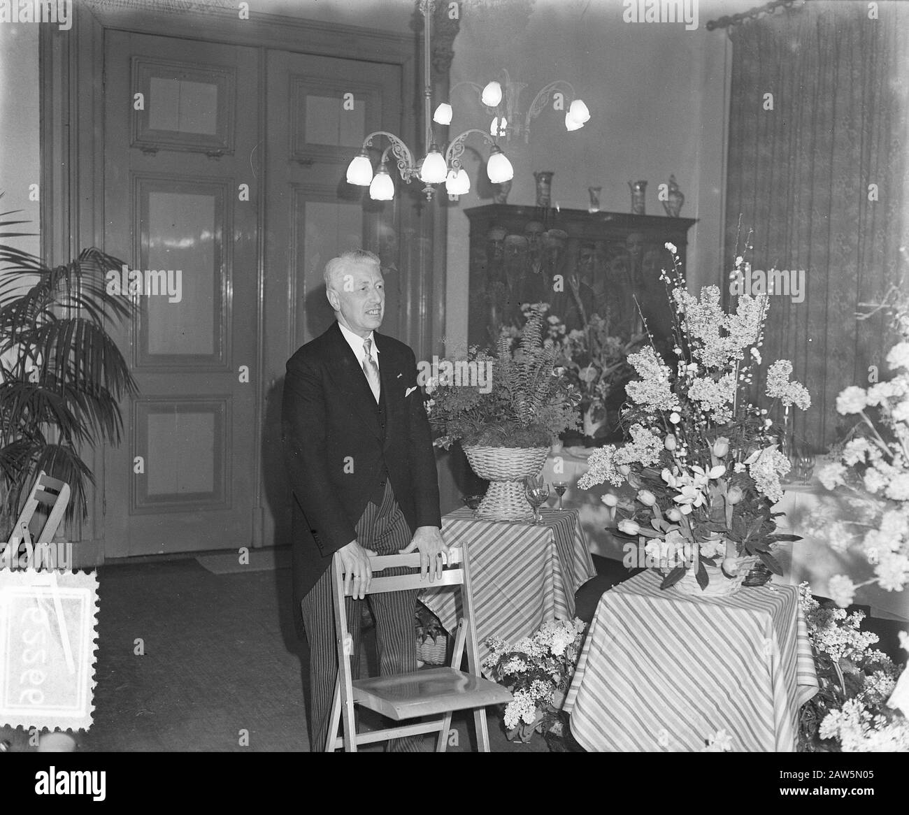 Front Hoorn Credit Securities Bank (Sig Bucket) Data: 2 Gennaio 1954 Parole Chiave: Ricevimento Nome Persona: Mr. Bin Foto Stock