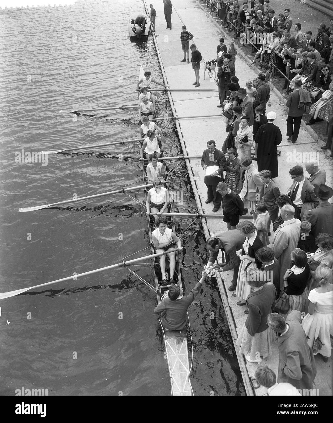 Campionato Nazionale Di Aratura Bosbaan, Onorando Le Donne 8 Vliet Data: 3 Luglio 1955 Località: Amsterdam, Noord-Holland Parole Chiave: Nautica, Sport Foto Stock