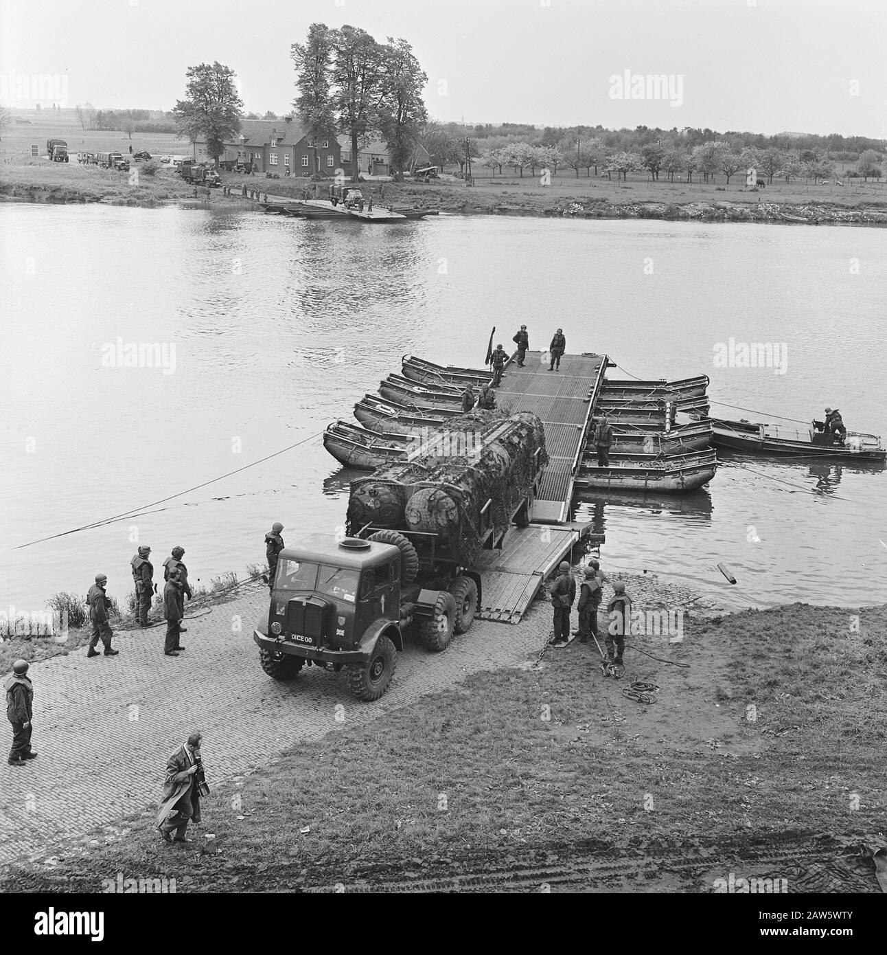 Esercizio Militare Indietro Nash Data: 26 Maggio 1962 Località: Well Parole Chiave: Esercito Esercizi Nome Persona: Mesh Foto Stock