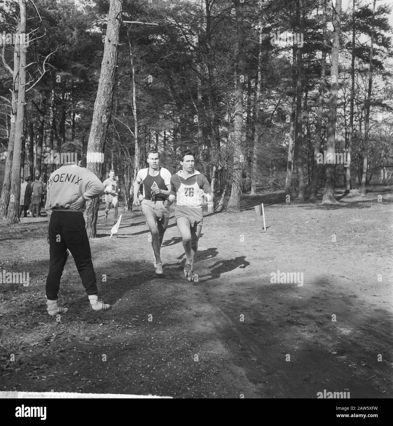 Nazionale Cross country Vught, start gentlemen 10.000 metri Data: 8 marzo 1964 Località: Noord-Brabant, Vught Parole Chiave: Cross country Foto Stock