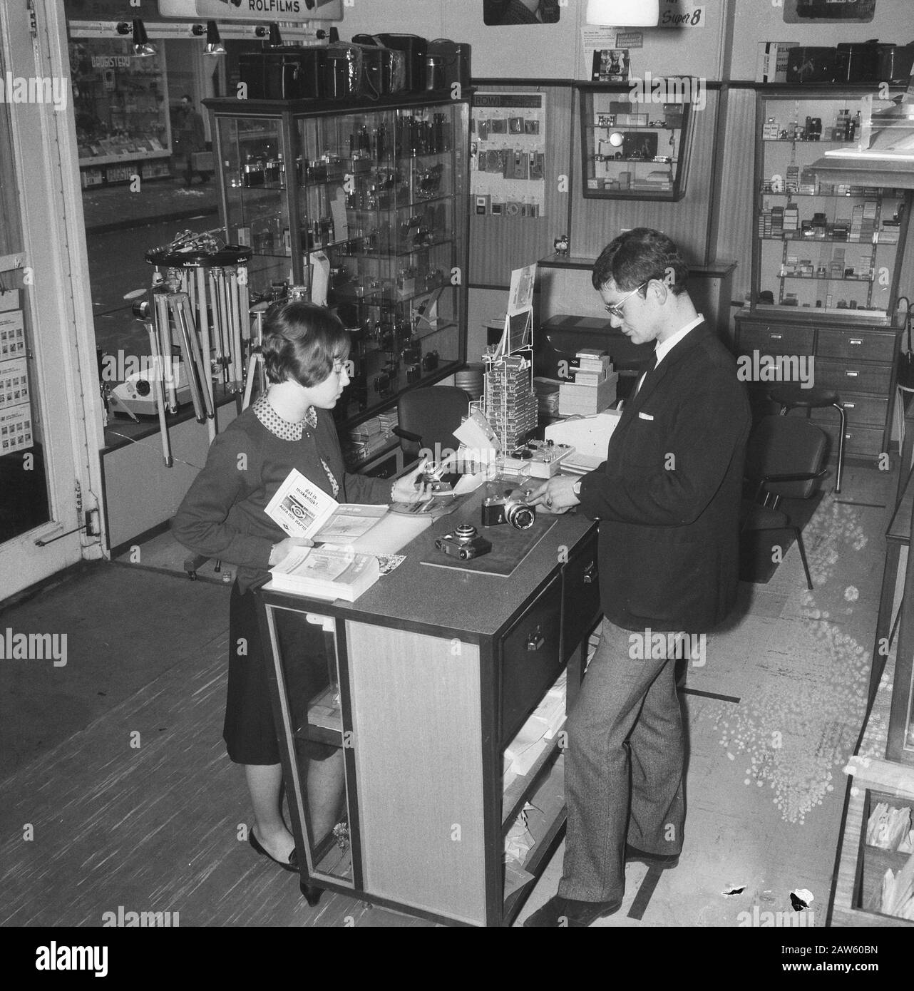Medium-size Business, negozio di fotografia Data: 24 gennaio 1966 Parole Chiave: Fotografia, mezzo, negozi Foto Stock