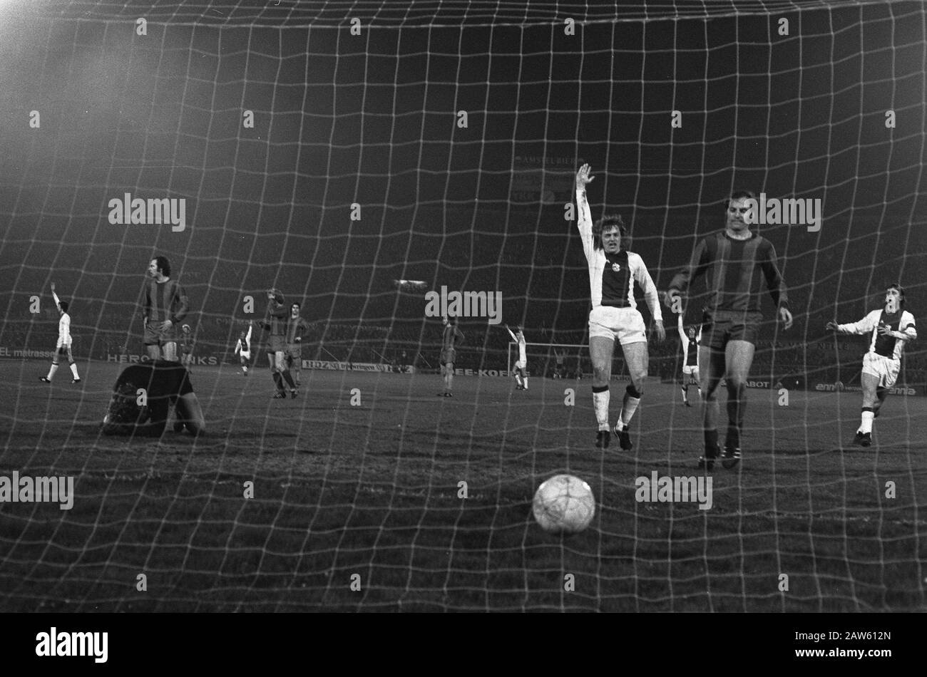 Quarterfinal European Cup, Ajax Contro Bayern Monaco, Rooster Cheers Con Schwarzenbeck E Maier Data: 7 Marzo 1973 Parole Chiave: Sport, Football Nome Persona: Bayern Monaco, Haan Institution Nome: European Cup Foto Stock