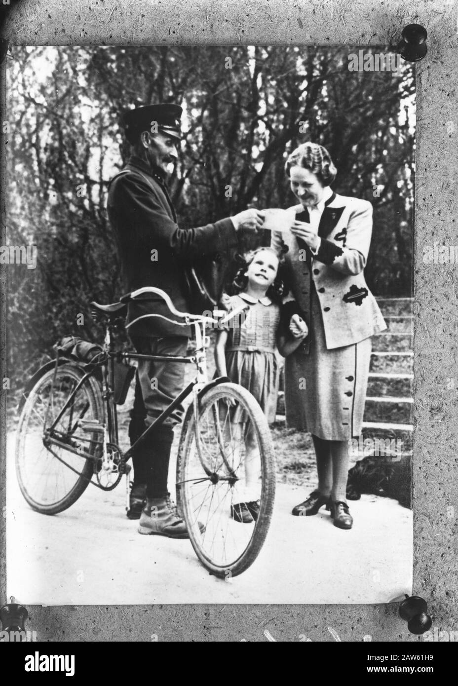 Goering riceve le lettere dal marito Data: 24 maggio 1946 luogo: Germania Parole Chiave: Lettere, mogli, seconda guerra mondiale, donne Nome Persona: Goering Foto Stock