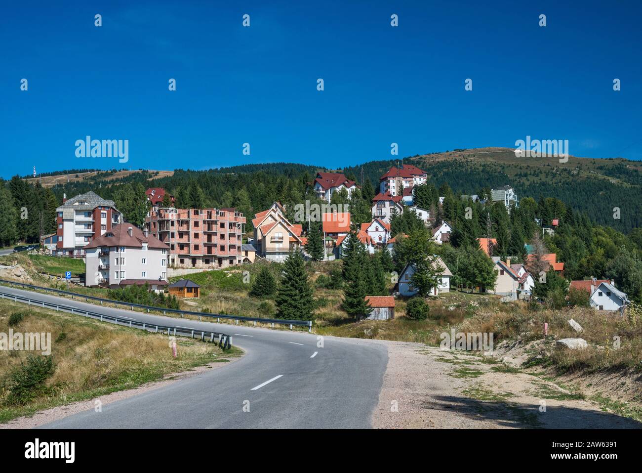 Stazione sciistica presso il Parco Nazionale di Kopaonik, la catena montuosa di Kopaonik, le Alpi Dinariche, la Serbia Foto Stock