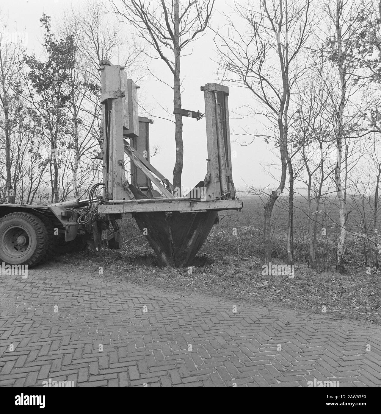 Data: 1972 Parole Chiave: Alberi trapianti, attrezzature Foto Stock