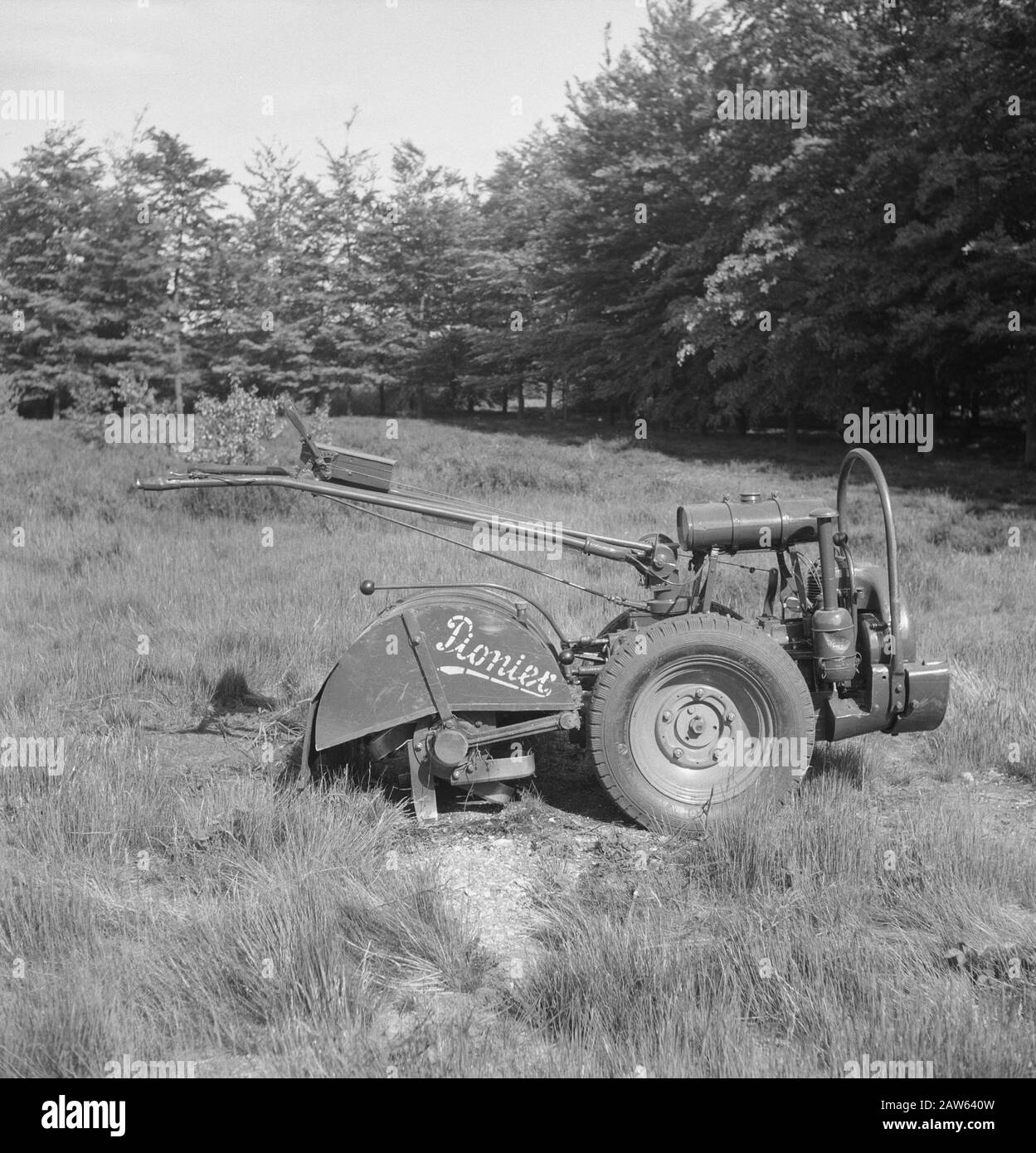 Prato trattori (Donier) Data: Parole Chiave dense: Aratura Foto Stock