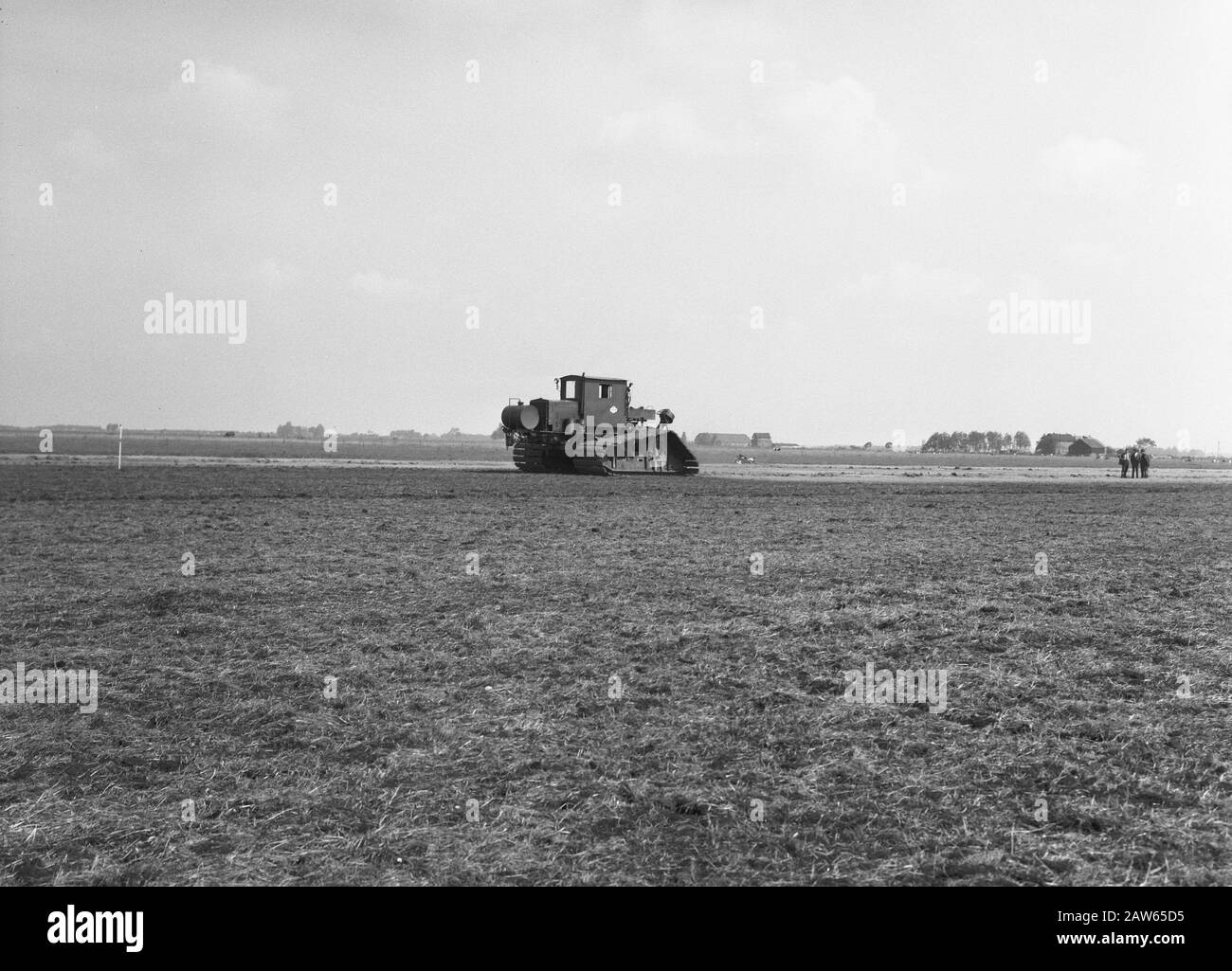 Miniere, suolo, livellamento, levigatura, consolidamento del terreno, bezandingsmachines, Haerst, Gennevilliers Data: Agosto 1957 Località: Gennevilliers, Haerst Parole Chiave: Levigatura, bezandingsmachines, livellamento, lavorazione, coltivazione, consolidamento del terreno Foto Stock