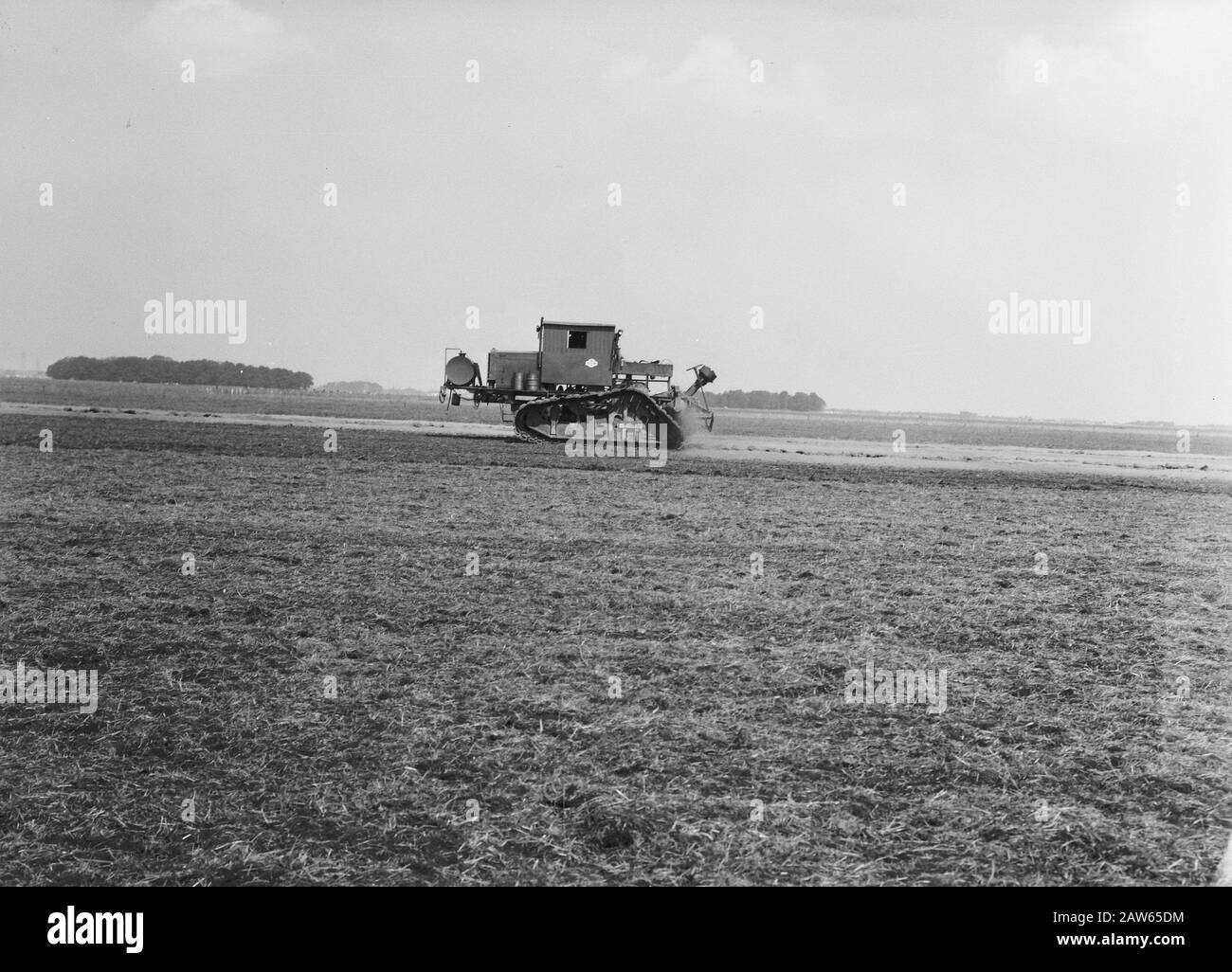 Miniere, suolo, livellamento, levigatura, consolidamento del terreno, bezandingsmachines, Haerst, Gennevilliers Data: Agosto 1957 Località: Gennevilliers, Haerst Parole Chiave: Levigatura, bezandingsmachines, livellamento, lavorazione, coltivazione, consolidamento del terreno Foto Stock