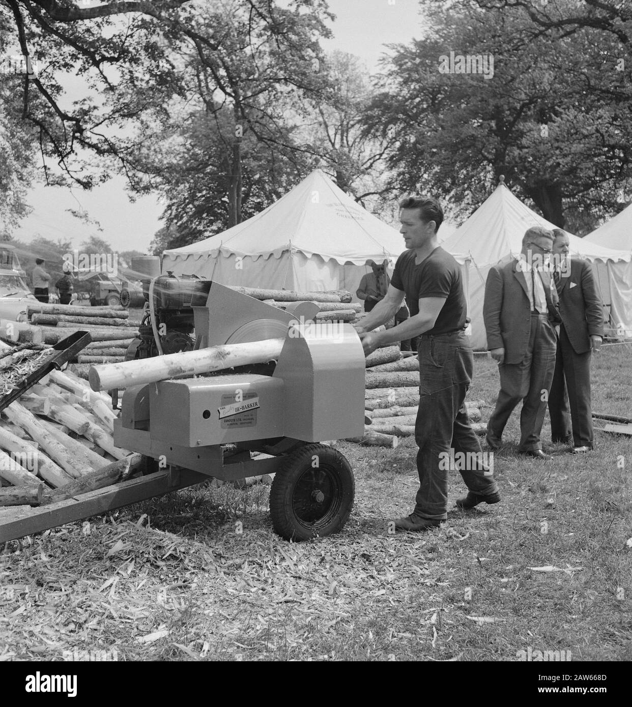Macchinari per legno, macchinari per legno, macchinari per Segherie e TRANCERIE Data: Parole Chiave non utilizzate: Tronchi, macchinari per Segherie e TRANCERIE, utensili Foto Stock