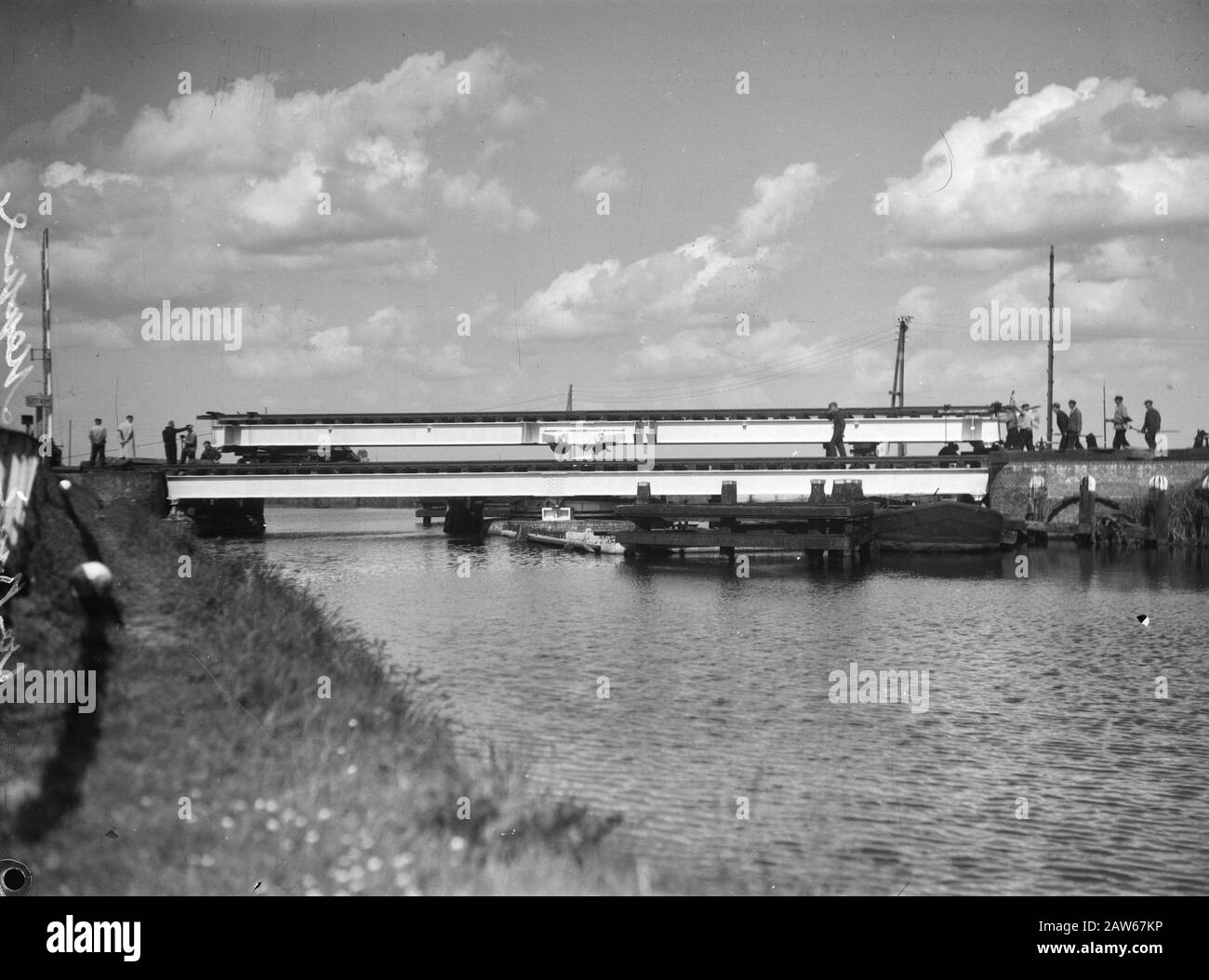 New railway Smilde Vaart used Data: 24 maggio 1946 Parole Chiave: Ponti ferroviari Persona Nome: Smilde sailing Foto Stock