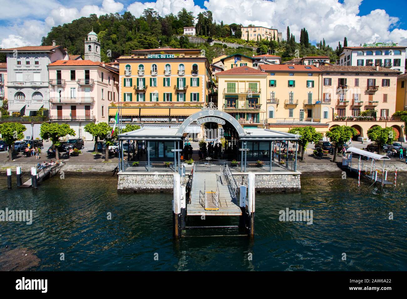 La città di Bellagio sulle rive del Lago di Como in Italia Foto Stock