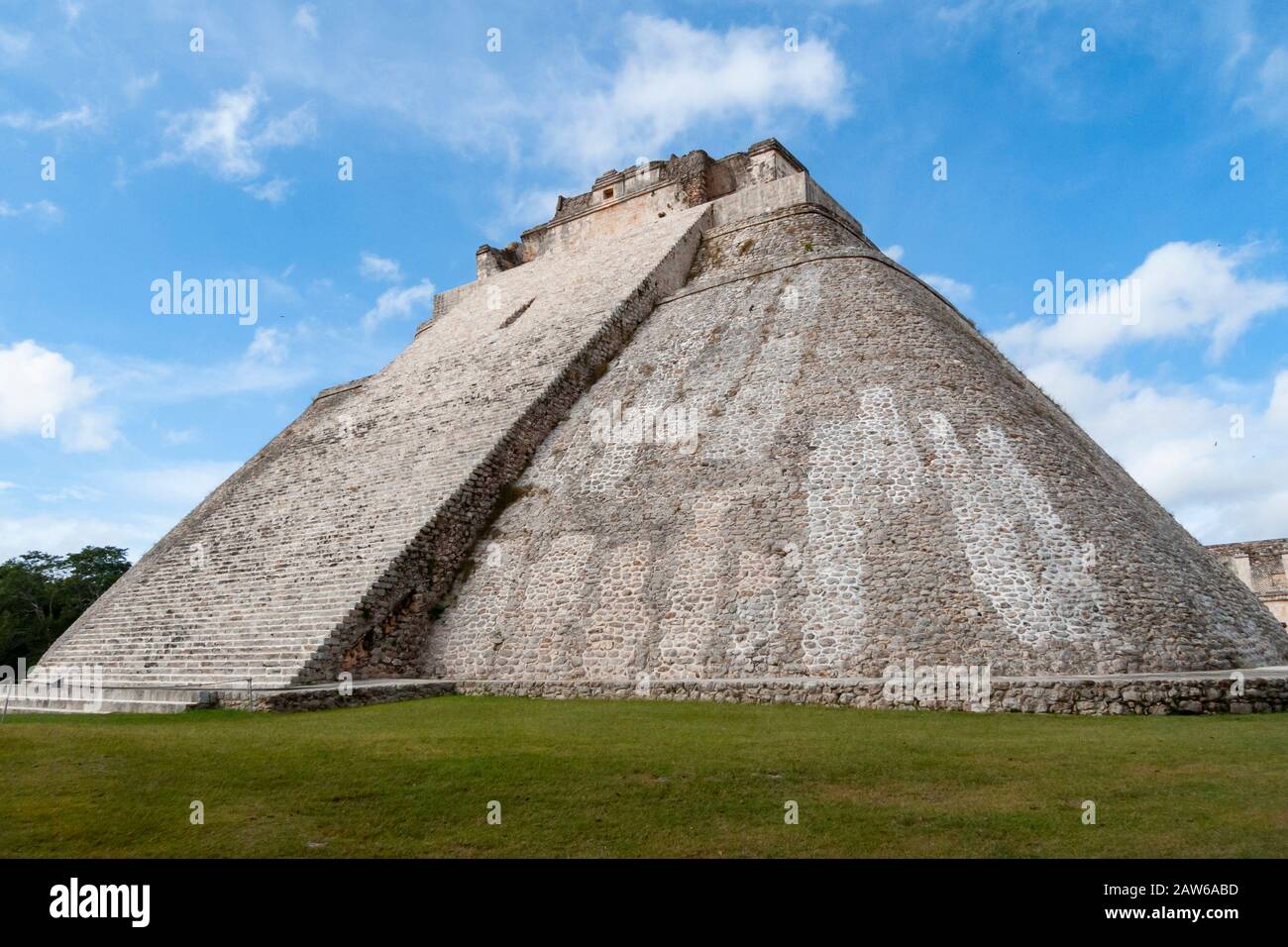 La Piramide del Mago in Uxmal, Yucatan, Messico. Foto Stock