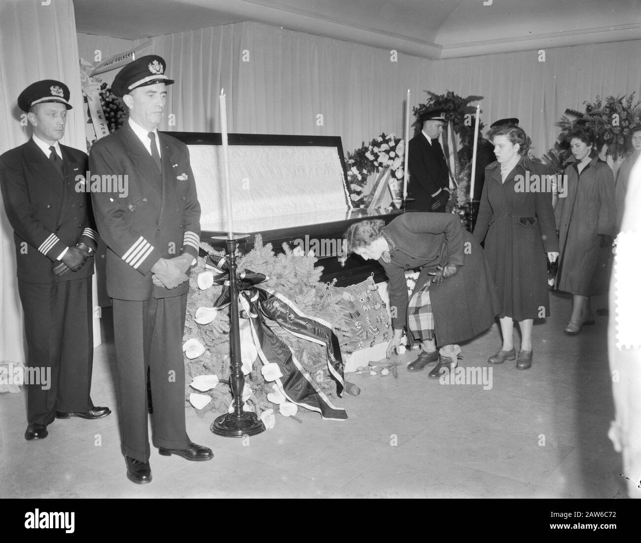 Death Plesmanlaan (Chapelle Ardente), compreso wreath-posa regina e defile Data: 4 gennaio 1954 Foto Stock