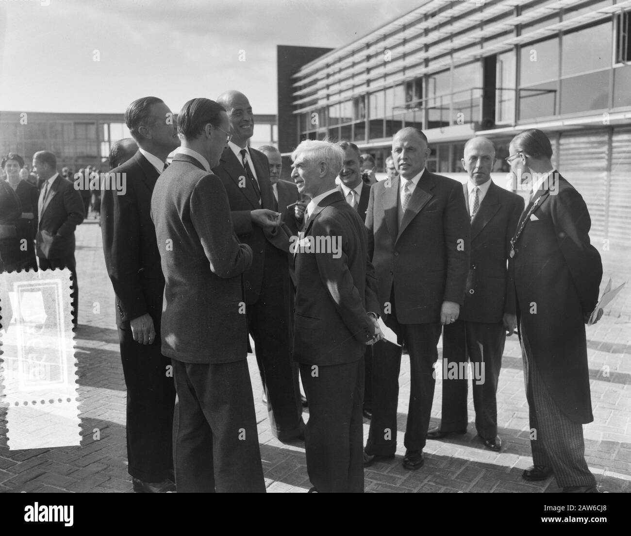 Prince Bernhard visitò l'area industriale Etten Leur, Tomadofabriek Data: 4 ottobre 1955 Località: Etten-Leur Parole Chiave: Aree industriali Nome Persona: Bernhard, Prince Institution Nome: Tomado Foto Stock
