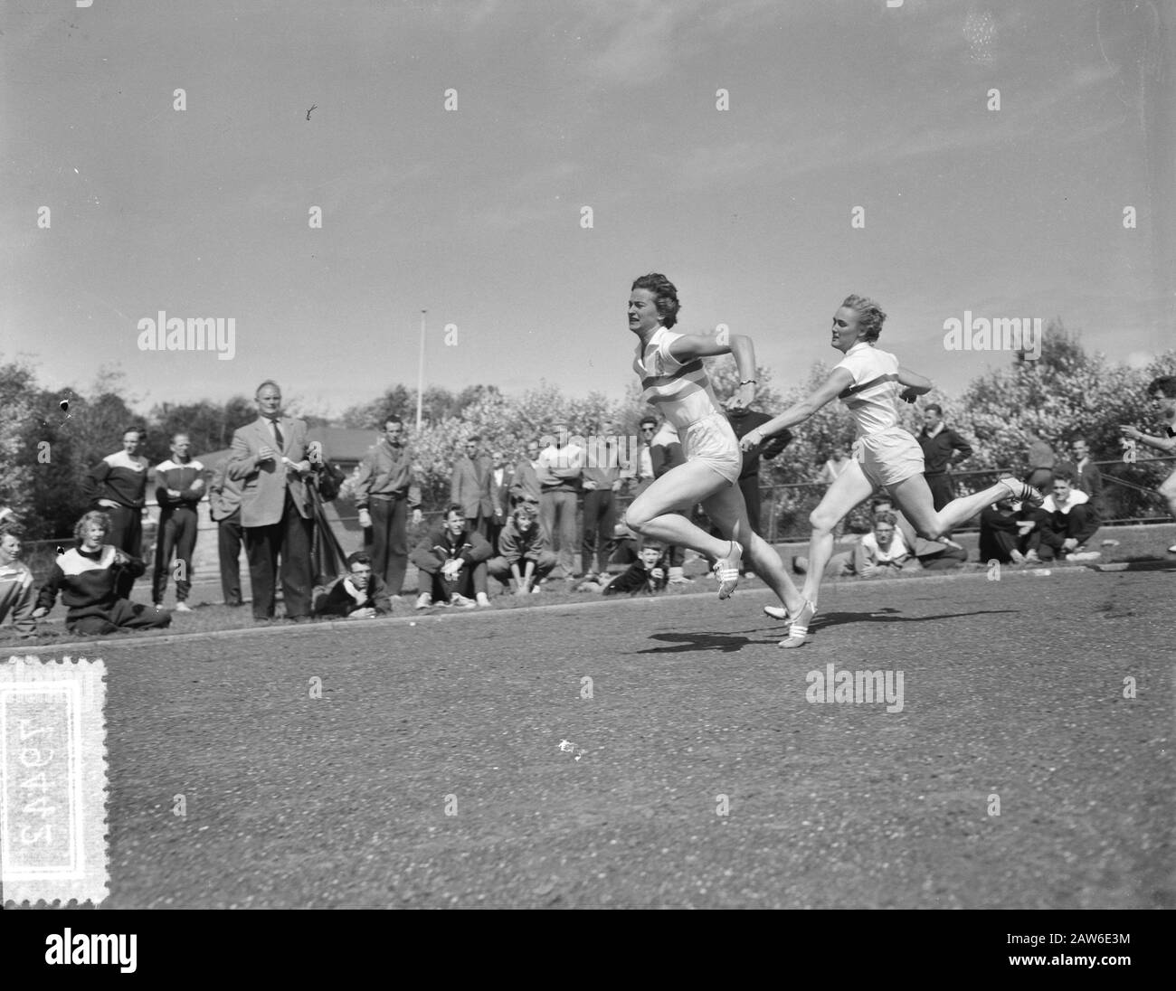 Campionati olandesi di relay l'Aia. Puck Duyne Brouwer 4x100 Metri Donne Data: 12 Agosto 1956 Posizione: L'Aia, Sud Olanda Foto Stock
