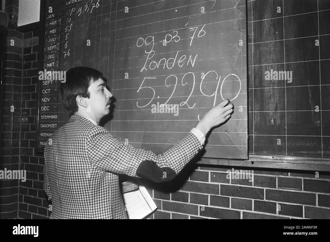 Valuta sterlina britannica; tasso a bordo Data: 9 marzo 1976 Foto Stock