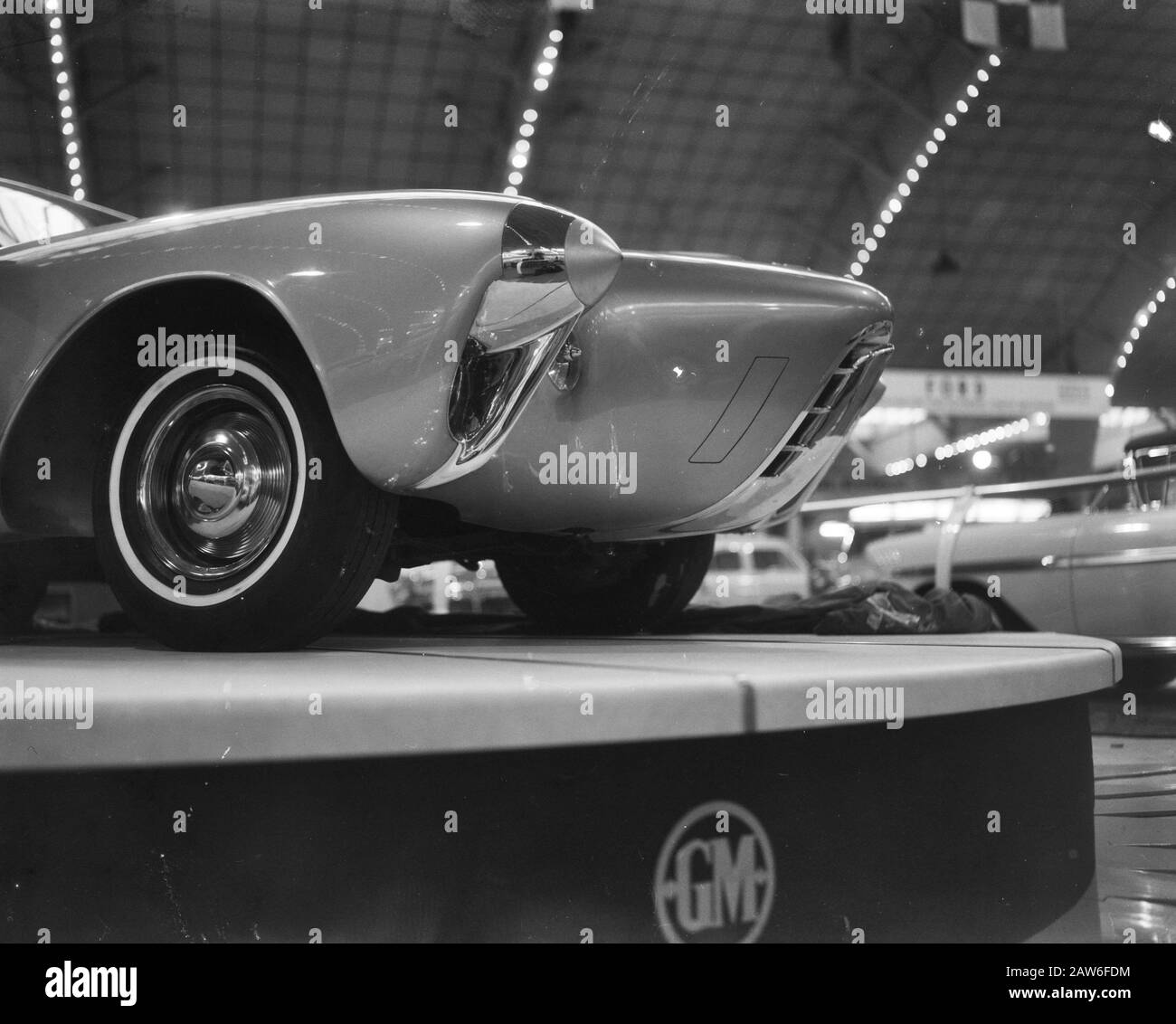 Mostra di auto di superficie in RAI. Golden Rocket Oldsmobile Data: 12 Febbraio 1958 Luogo: Amsterdam, Noord-Holland Parole Chiave: Auto Esposizioni Nome Persona: Golden Rocket Institution Nome: Rai Foto Stock
