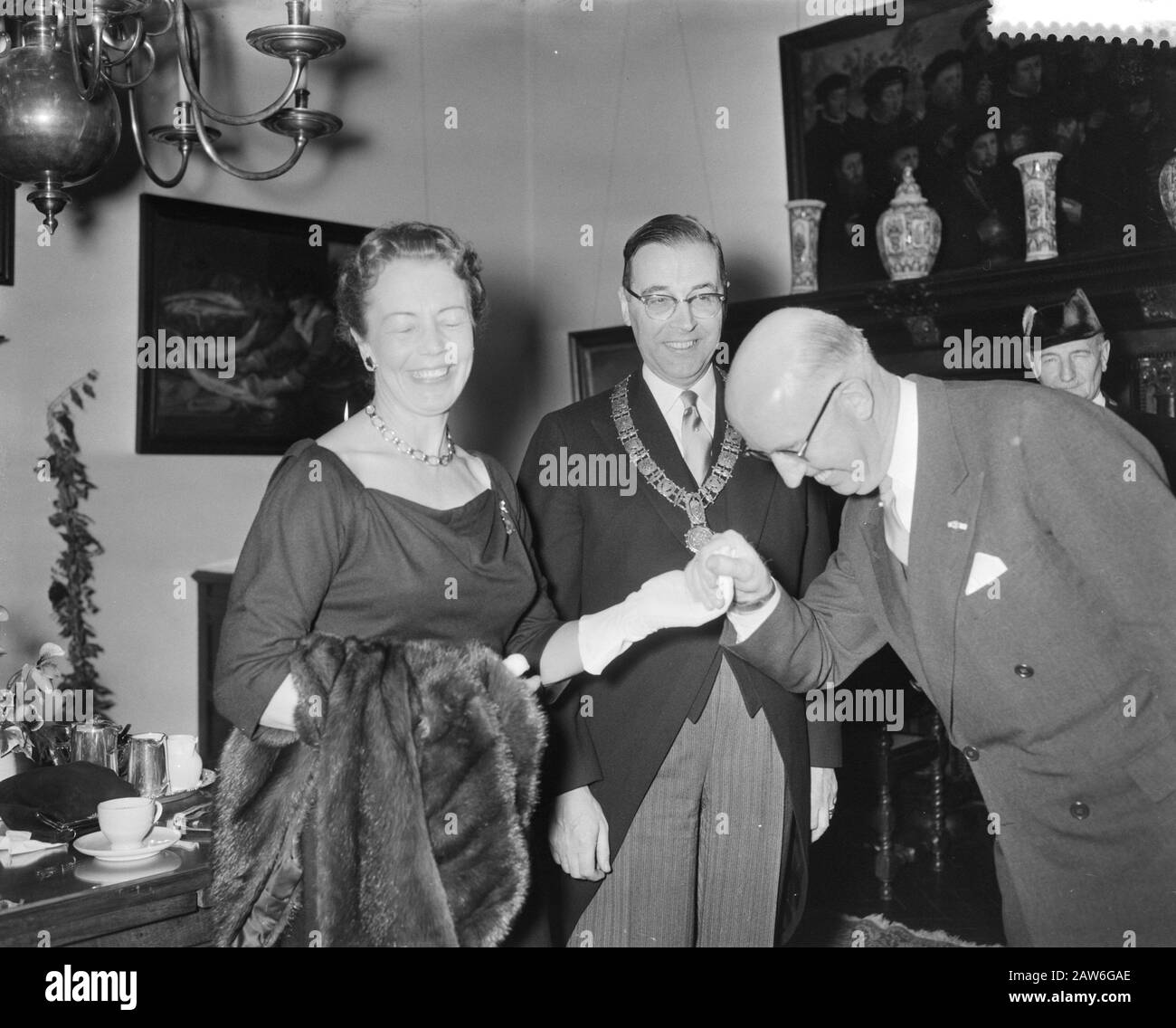 Ricevimento del Sindaco Van Hall al Museo Stedelijk, Vecchio Ministro Lieftinck Data: 5 gennaio 1959 Foto Stock