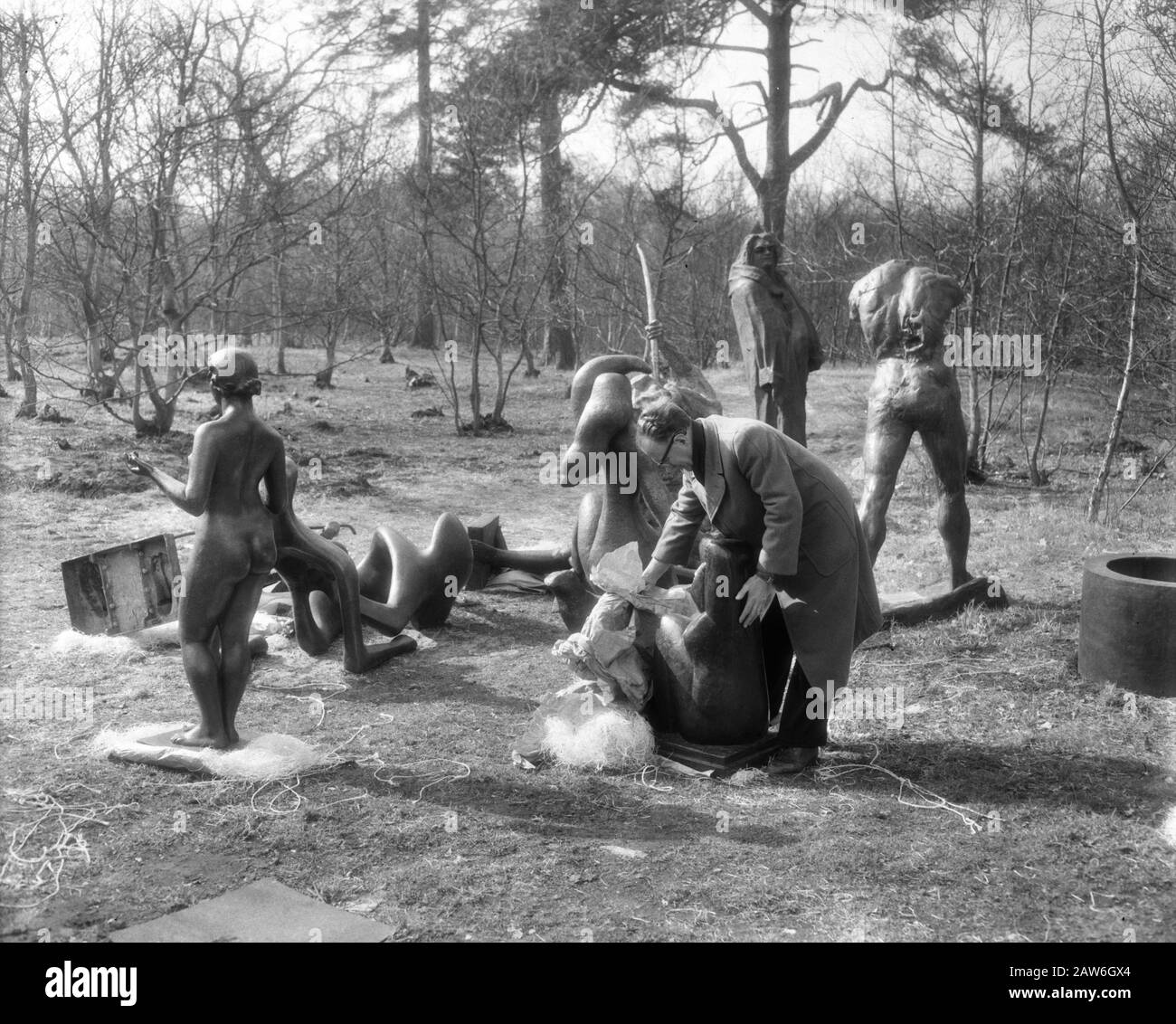 Inserimento di immagini nel Keukenhof, il profilo di un gruppo di immagini che sono ancora Data: 17 marzo 1959 luogo: Lisse Parole Chiave: Immagini, contorni Istituto Nome: Keukenhof : Pot, Harry / Anefo Copyright Titolare: National Archives Materiale tipo: Negativo (bianco / nero) archivio numero di inventario: Vedi accesso 2.24.01.04 Foto Stock