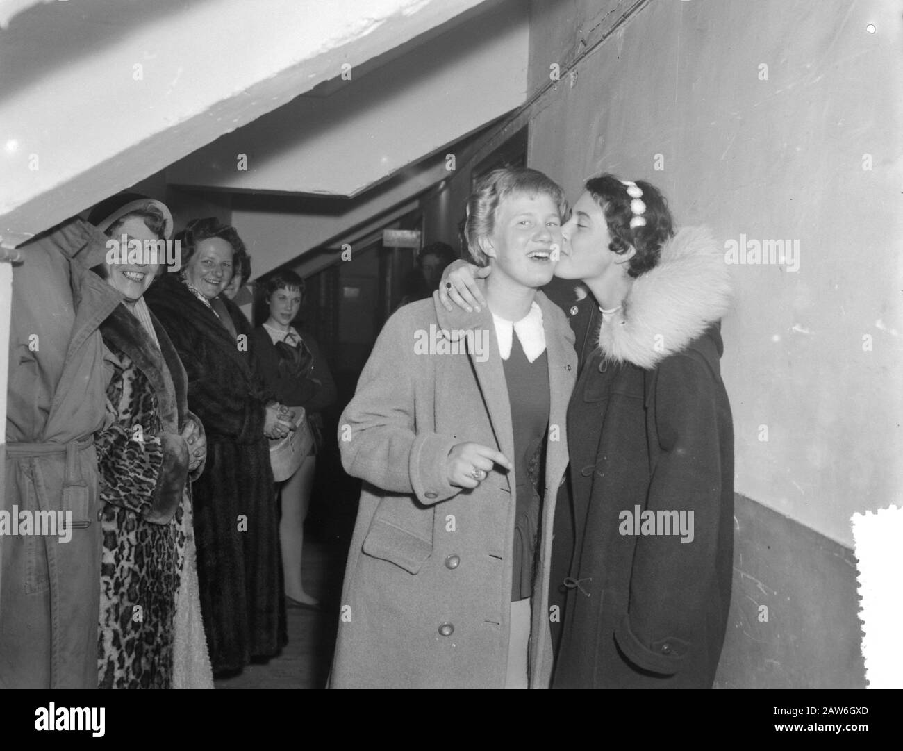 Campionati nazionali pattinare a Hague, sinistra Sjoukje Dijkstra, e destra joan haanappel Data: 17 marzo 1959 Ubicazione: L'Aia, Olanda del Sud Parole Chiave: Campionati, pattinaggio di figura, pattinaggio di velocità Persona Nome: Dijkstra, Sjoukje, Haan Apple, Joan Foto Stock