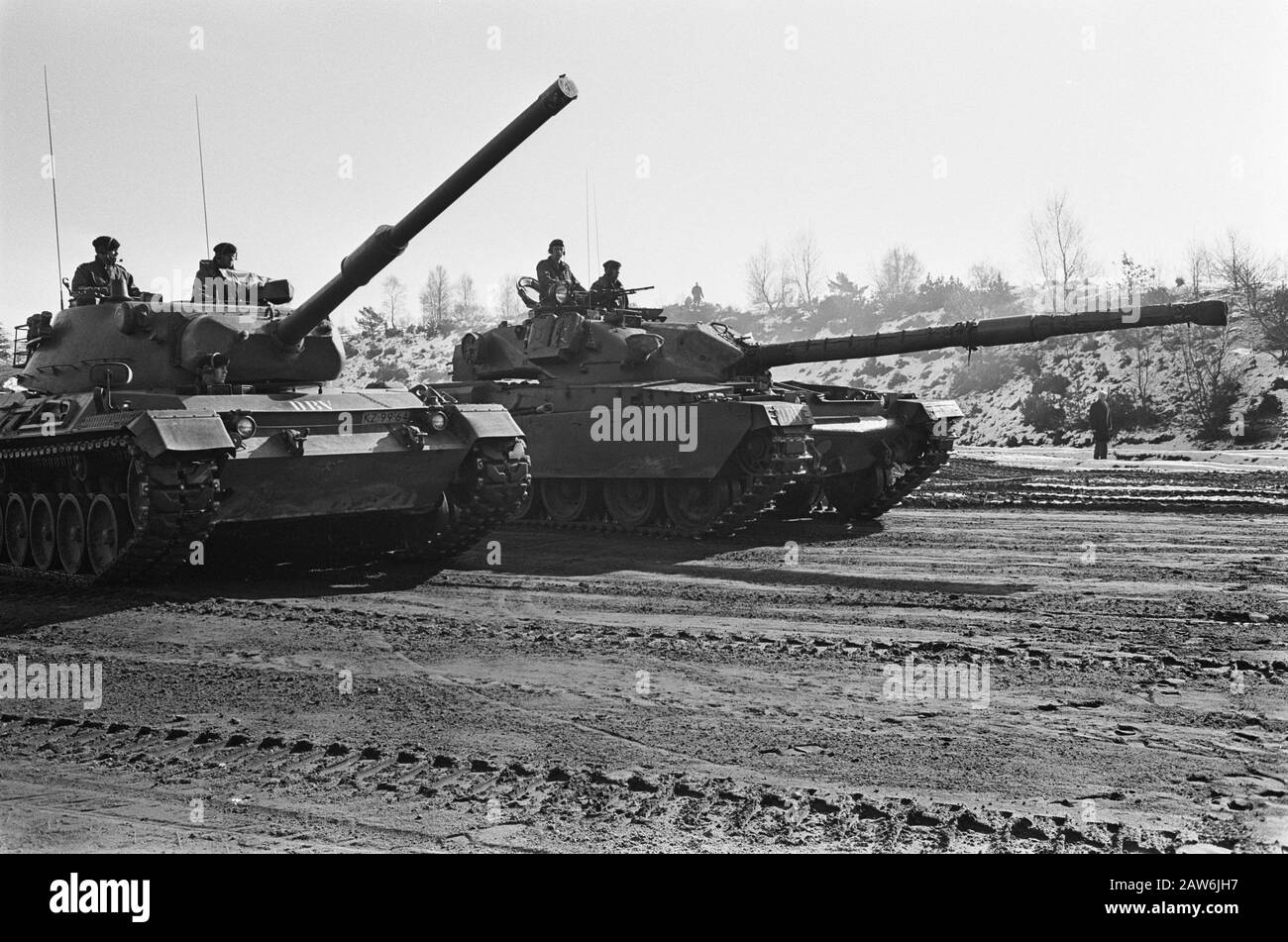 Esercito cerca carri armati Leusderheide. I due carri armati al sito di prova, a sinistra della Data tedesca: 26 febbraio 1968 Località: Leusderheide Parole Chiave: Esercito, CARRI ARMATI Nome istituzione: Royal Army Foto Stock