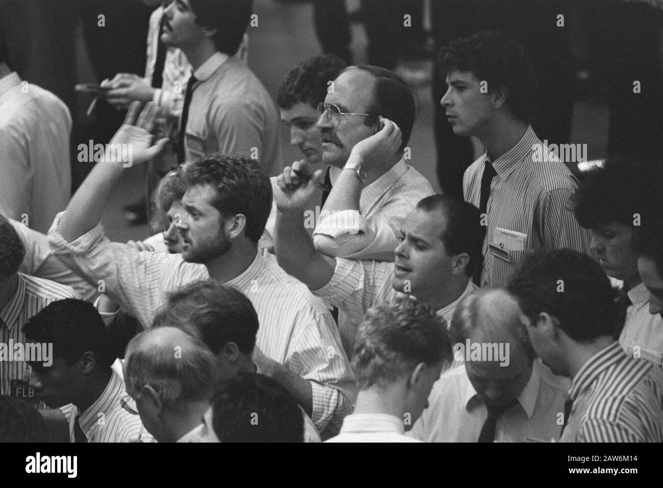 Calo dei prezzi sulle borse; commercianti in azione Opzioni di scambio Data: 20 ottobre 1987 Parole Chiave: Scambi, commercianti Foto Stock