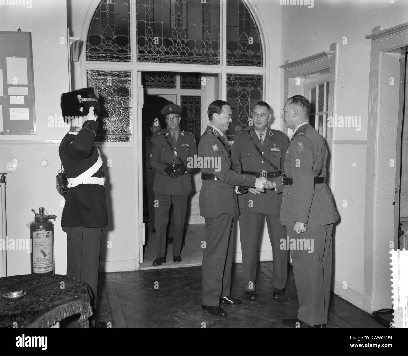 Prince Bernhard apre un centro di ricerca per la leadership militare nella casa sonneheerdt Hilversum Data: 8 gennaio 1960 luogo: Hilversum Parole Chiave: Aperture, studio Persona Nome: Bernhard, principe Foto Stock