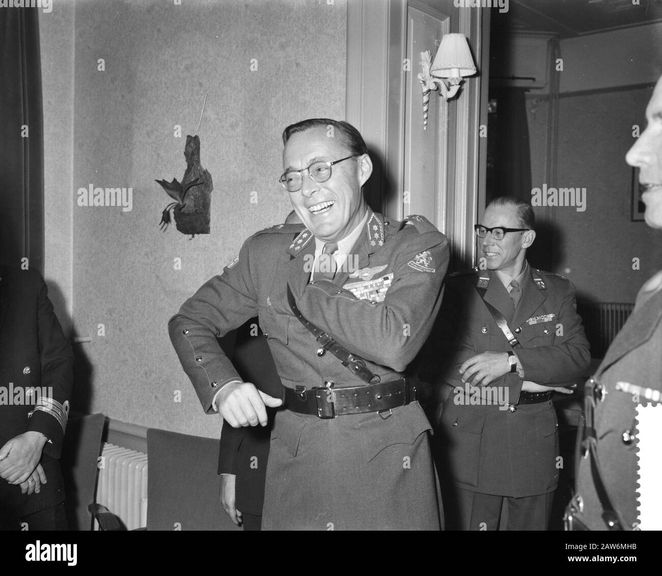 Prince Bernhard apre un centro di ricerca per la leadership militare nella casa sonneheerdt Hilversum, Prince Bernhard ride Data: 8 gennaio 1960 Località: Hilversum Parole Chiave: Aperture, studio Persona Nome: Bernhard, principe Foto Stock