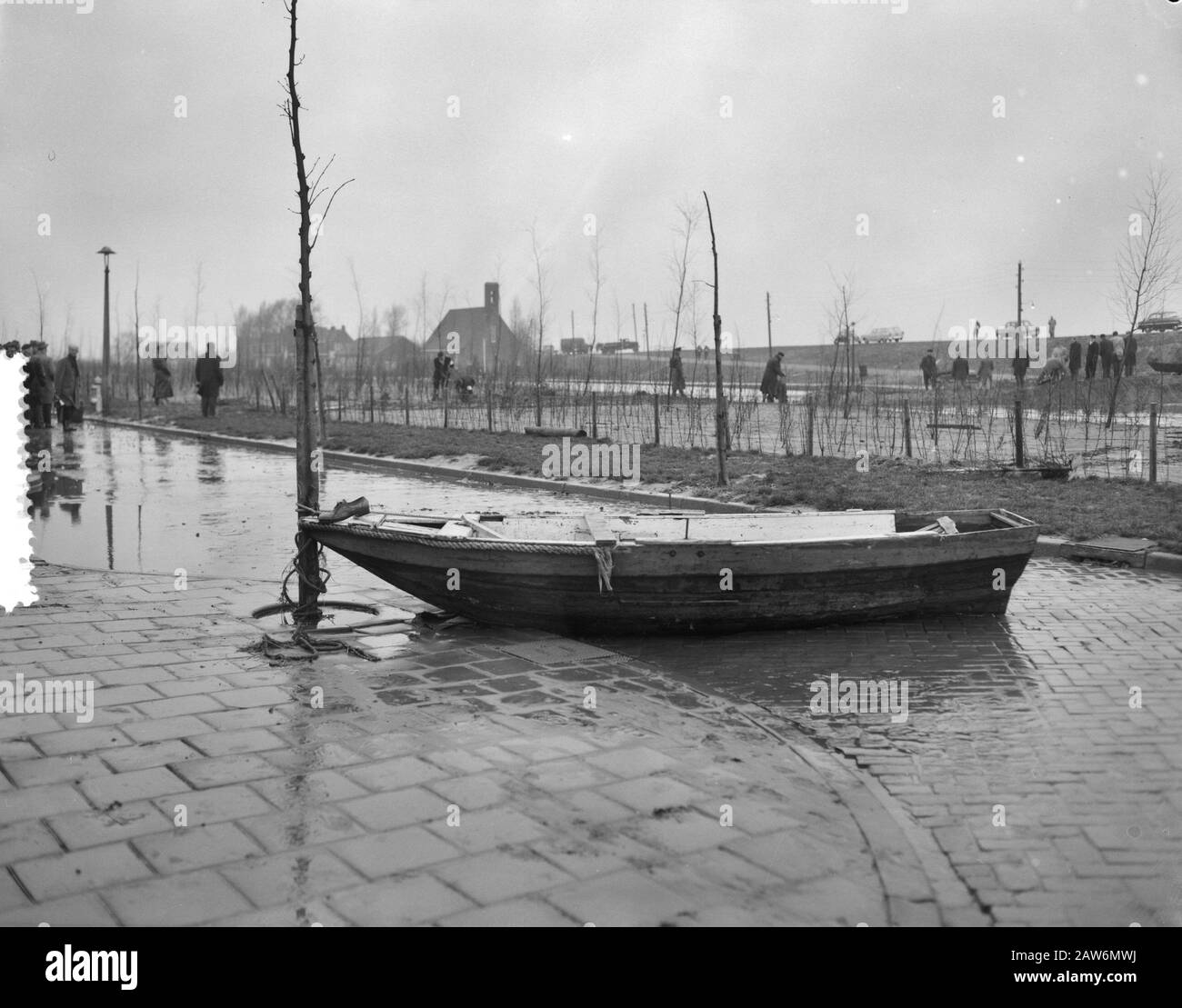 Stampa Tour attraverso disastro Oostzaan Data: 21 gennaio 1960 Località: Oostzaan Parole Chiave: Press Tour, aree disastrose Foto Stock
