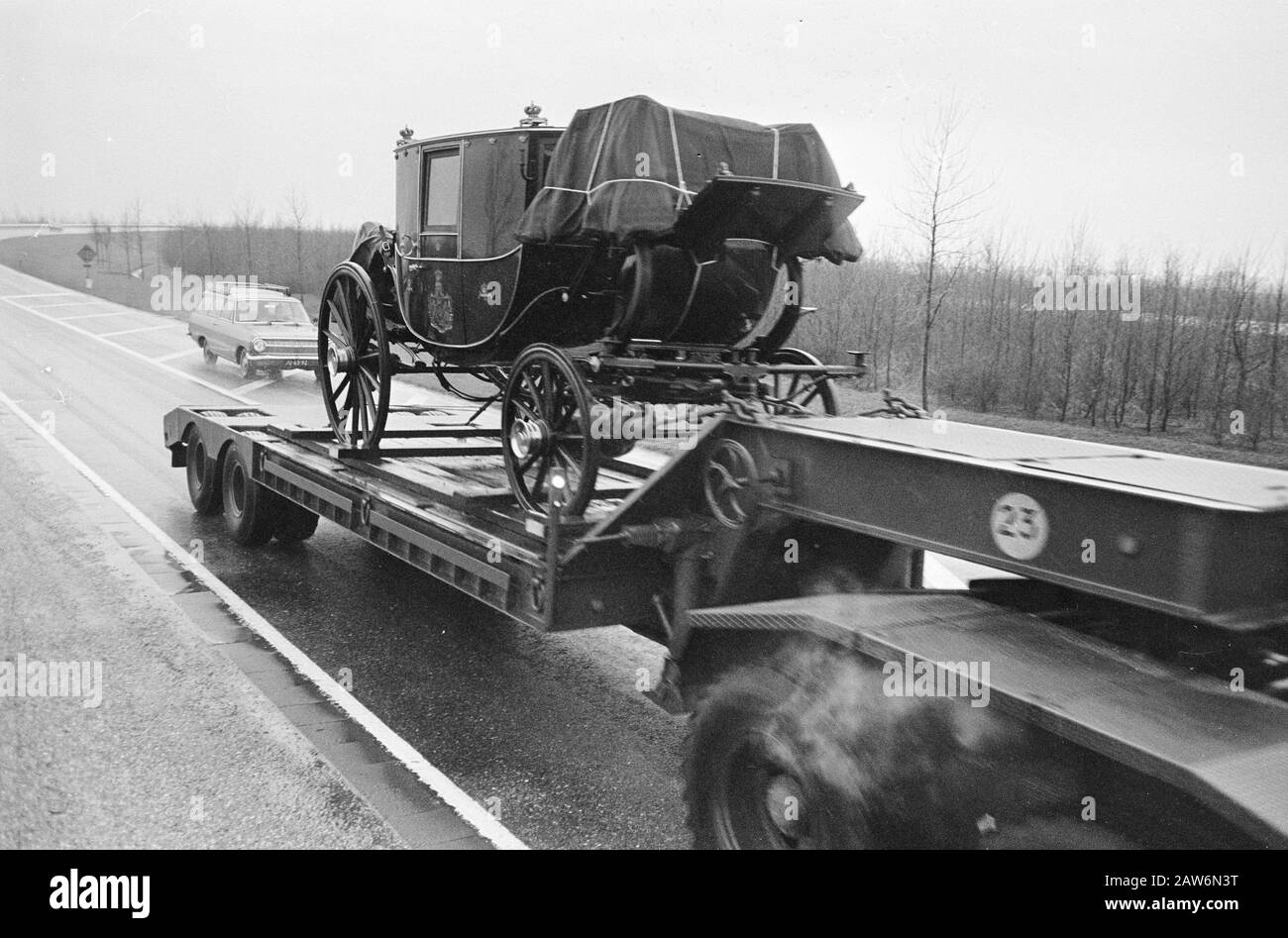 Pullman Per Amsterdam, Il Percorso Golden Carriage Per Amsterdam Data: 3 Marzo 1966 Località: Amsterdam, Noord-Holland Parole Chiave: Carrozze Nome Istituzione: Golden Coach Foto Stock