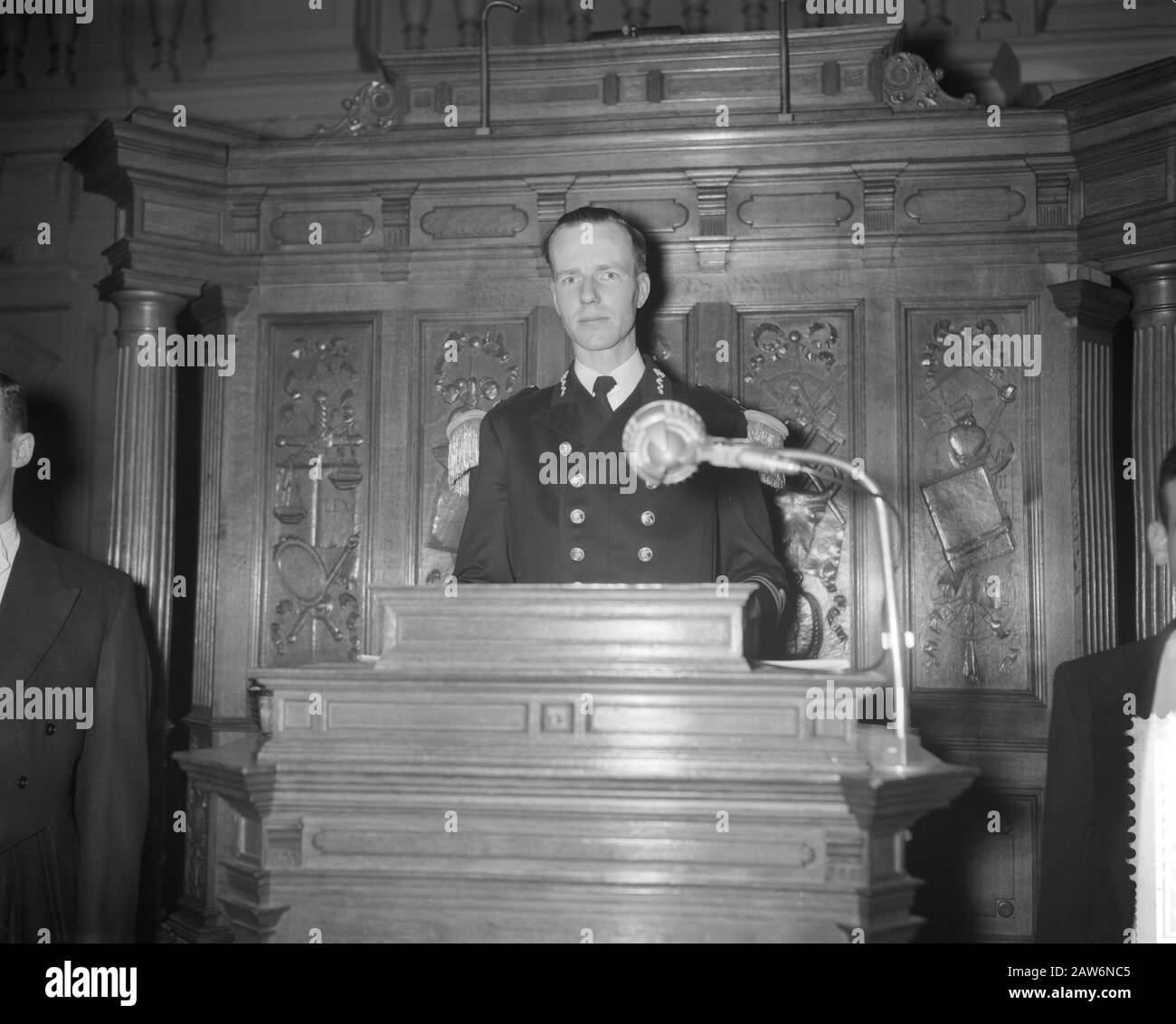 Promozione di Commander 2nd classe PAE Sillevis Smit dottorato in medicina Data: 11 febbraio 1960 Parole Chiave: Medicina, promozioni, medici Nome Persona: Sillevis Smidt PAE Foto Stock