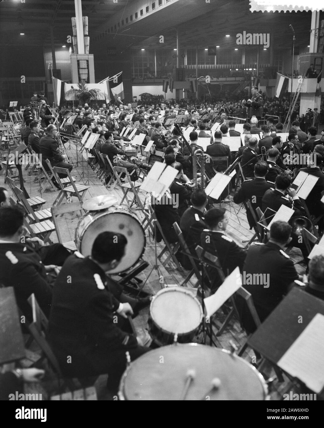 Concerto sul lungomare di bande militari nel Bernhardhal Utrecht Data: 25 novembre 1960 luogo: Utrecht Parole Chiave: Band Nome Persona: Bernhardhal Foto Stock