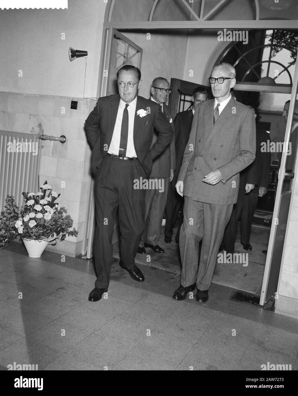 Il Principe Bernhard Visitò La Carta Di Berghuizer. Tour della fabbrica Data: 14 settembre 1961 Parole Chiave: Fabbriche, tour Persona Nome: Bernhard, principe Foto Stock