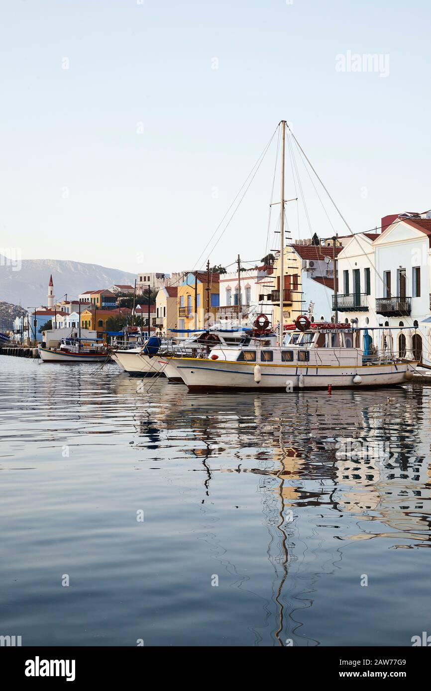 Vue sur le Port. Ile de Kastellorizo, Grèce Foto Stock