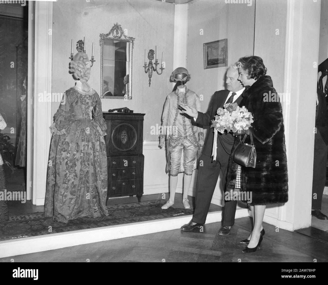 Sig.Ra Kennedy Visite Costummuseum Hague Data: 26 Febbraio 1962 Località: L'Aia, Sud Olanda Parole Chiave: Visita, Museo Foto Stock