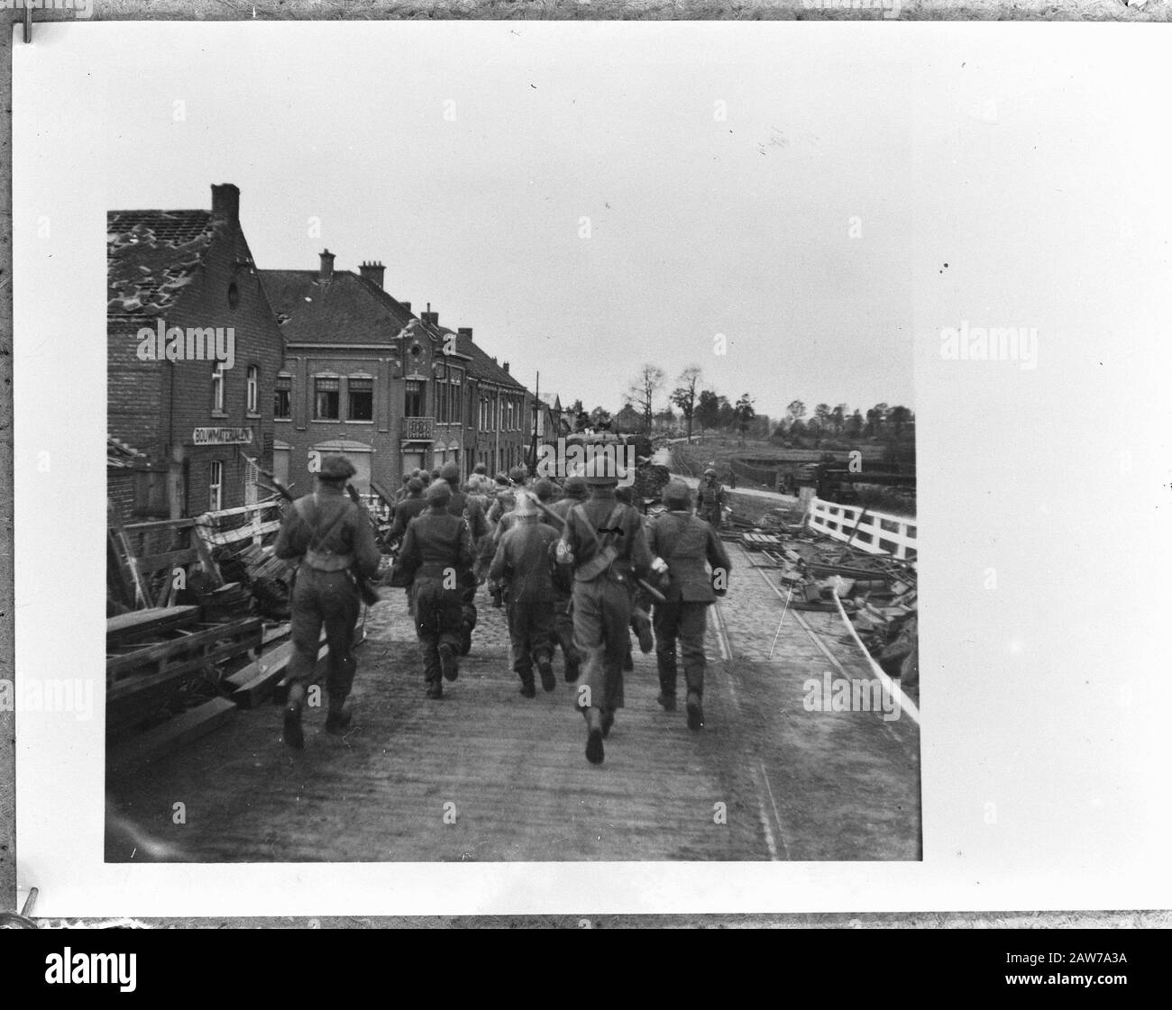 Royal Dutch Princess Irene Brigade In Belgio. Prigioniero tedesco di guerra della compagnia di panetteria essere dimesso a Beringen Data: 9 settembre 1944 luogo: Belgio, Beringen Parole Chiave: Invasioni, prigionieri, esercito, soldati, WWII Istituto Nome: Principessa Irene Brigade Foto Stock