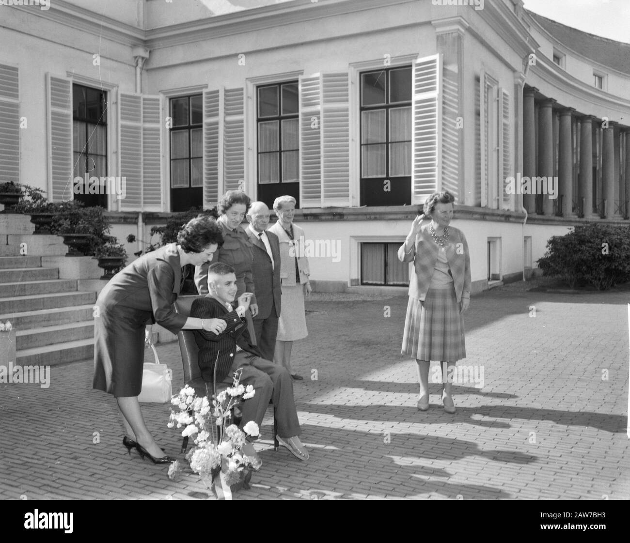 Queen Juliana riceve i membri della General Dutch Invalids Association, Department Utrecht Data: 25 aprile 1962 Parole Chiave: Disabled, regine Persona Nome: Juliana (queen Netherlands) Foto Stock