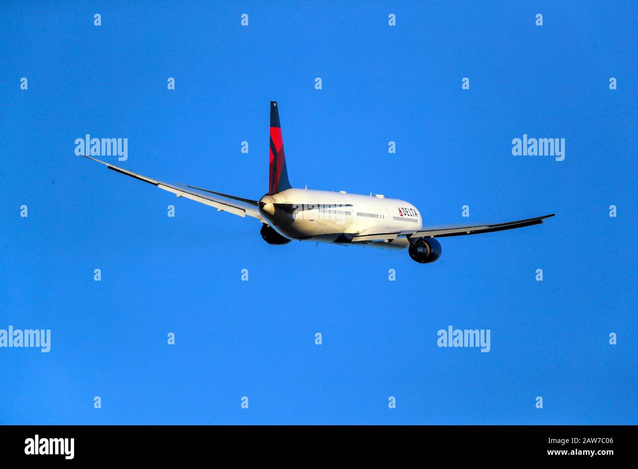 Un aereo Delta Airways parte dall'aeroporto di Heathrow. Foto PA. Data Immagine: Giovedì 6 Febbraio 2020. Photo credit dovrebbe leggere: Steve Parsons/PA Wire Foto Stock