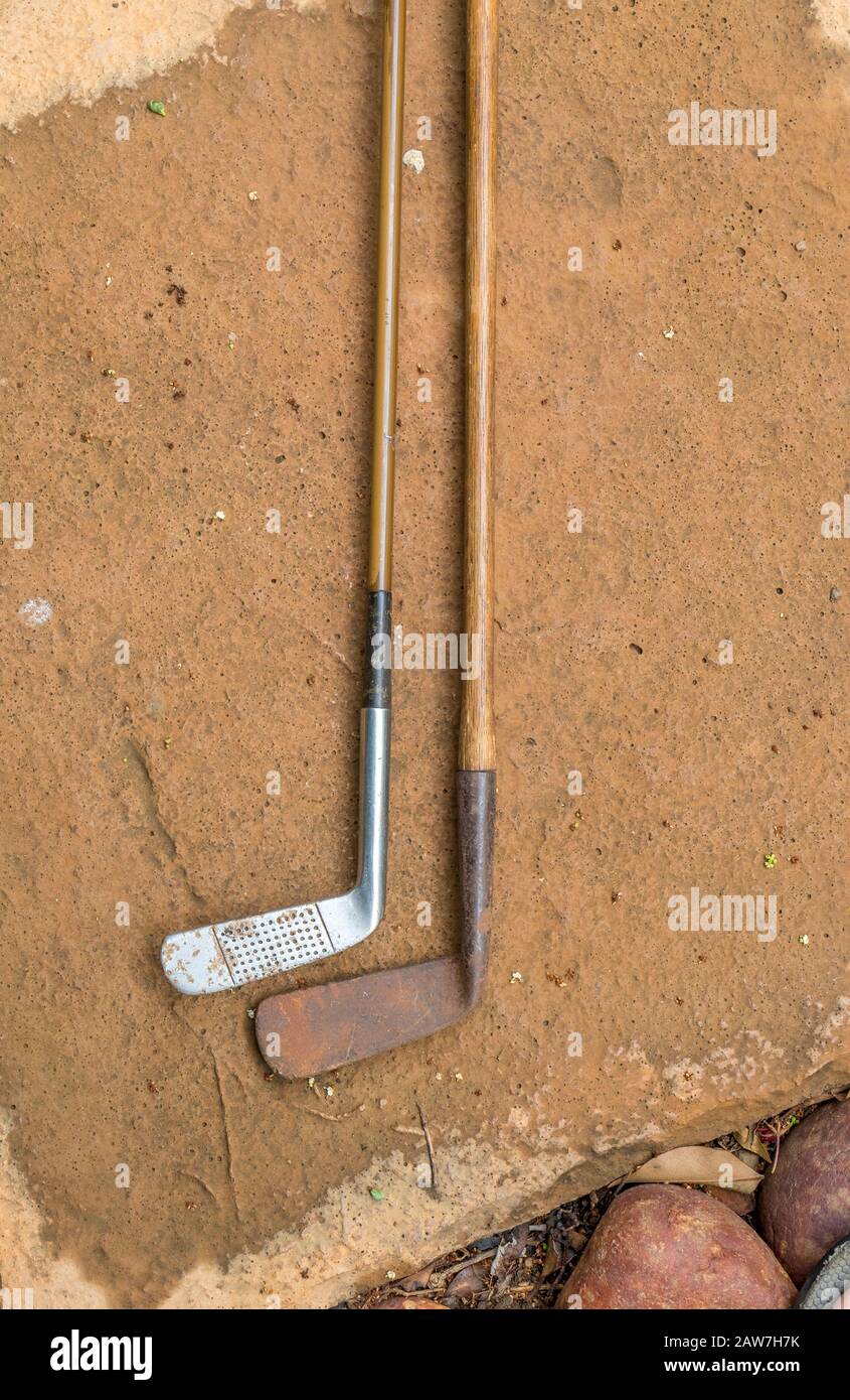 Hickory alberi vintage golf club isolati all'aperto Foto Stock