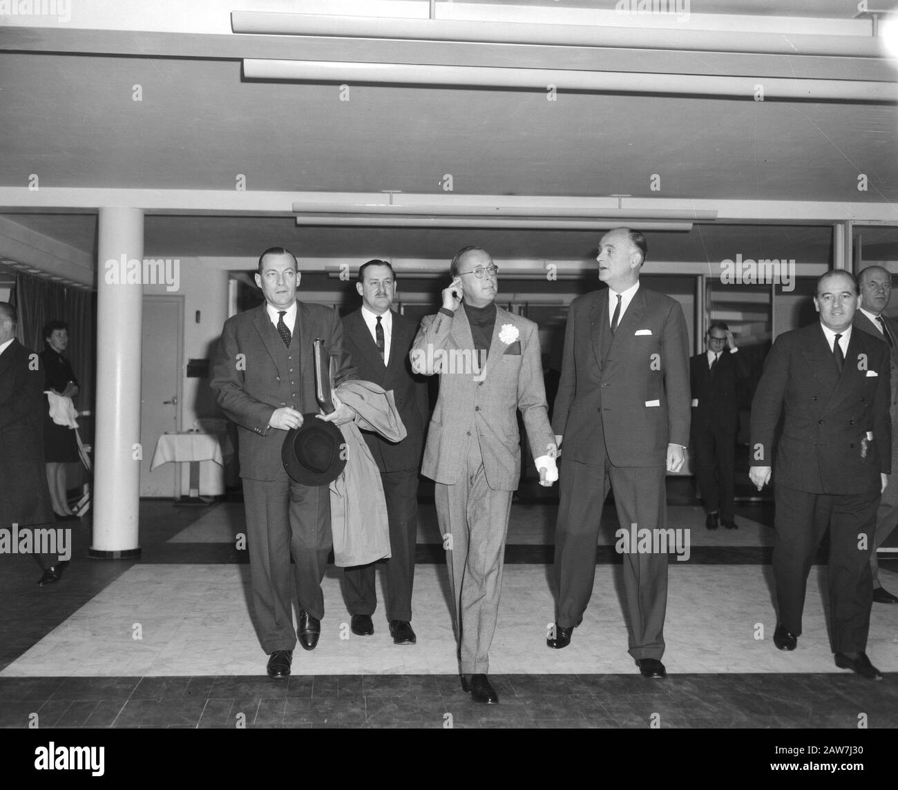 Pranzo con la Camera di Commercio Olandese nel Regno Unito di Utrecht (Esplanade). V.l.n.r. . Sig. AE van Braam Houchkgeest (segretario Principe € Data: 19 marzo 1963 Località: Utrecht Parole Chiave: Pranzo, principi, segretari Nome Persona: Esplanade Nome istituzione: Camere di Commercio Foto Stock