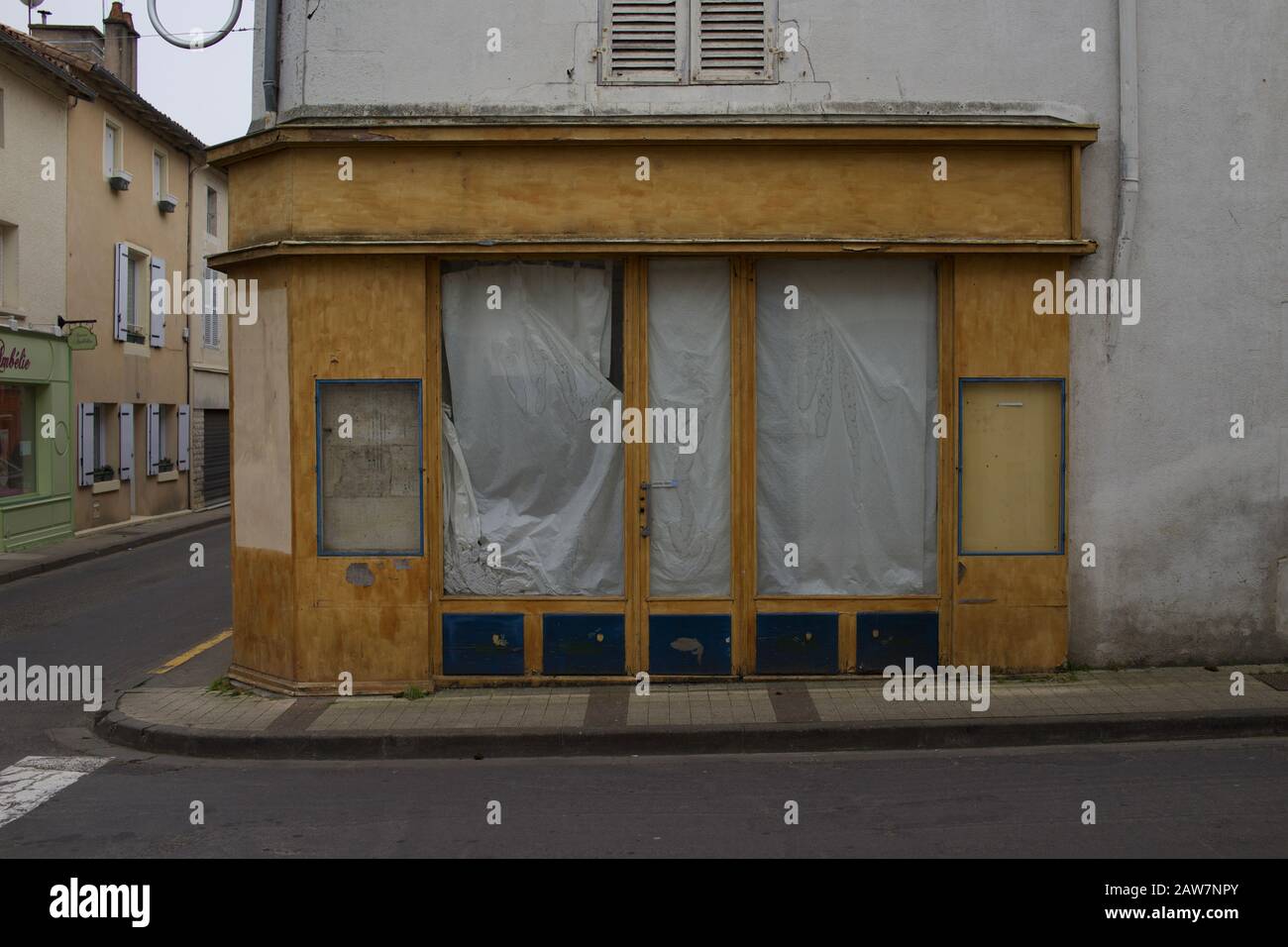 Imbarco e chiusura per affari, Civray, Vienne, Francia Foto Stock