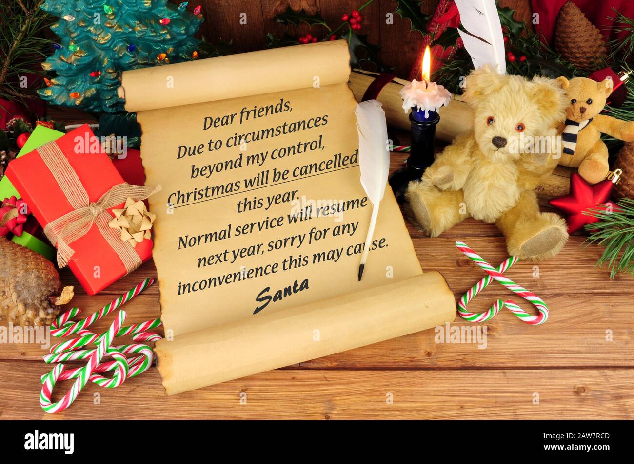 Vecchio scroll con Natale annullato testo con uno sfondo festivo Foto Stock