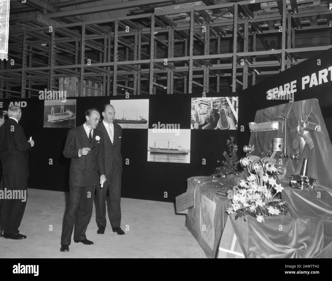 Prince Bernhard in Zwolle Truck Factory Scania ha aperto Vabis, il principe durante il tour Data: 15 gennaio 1965 Località: Overijssel, Zwolle Parole Chiave: Fabbriche, principi, tour Persona Nome: Bernhard, principe Foto Stock