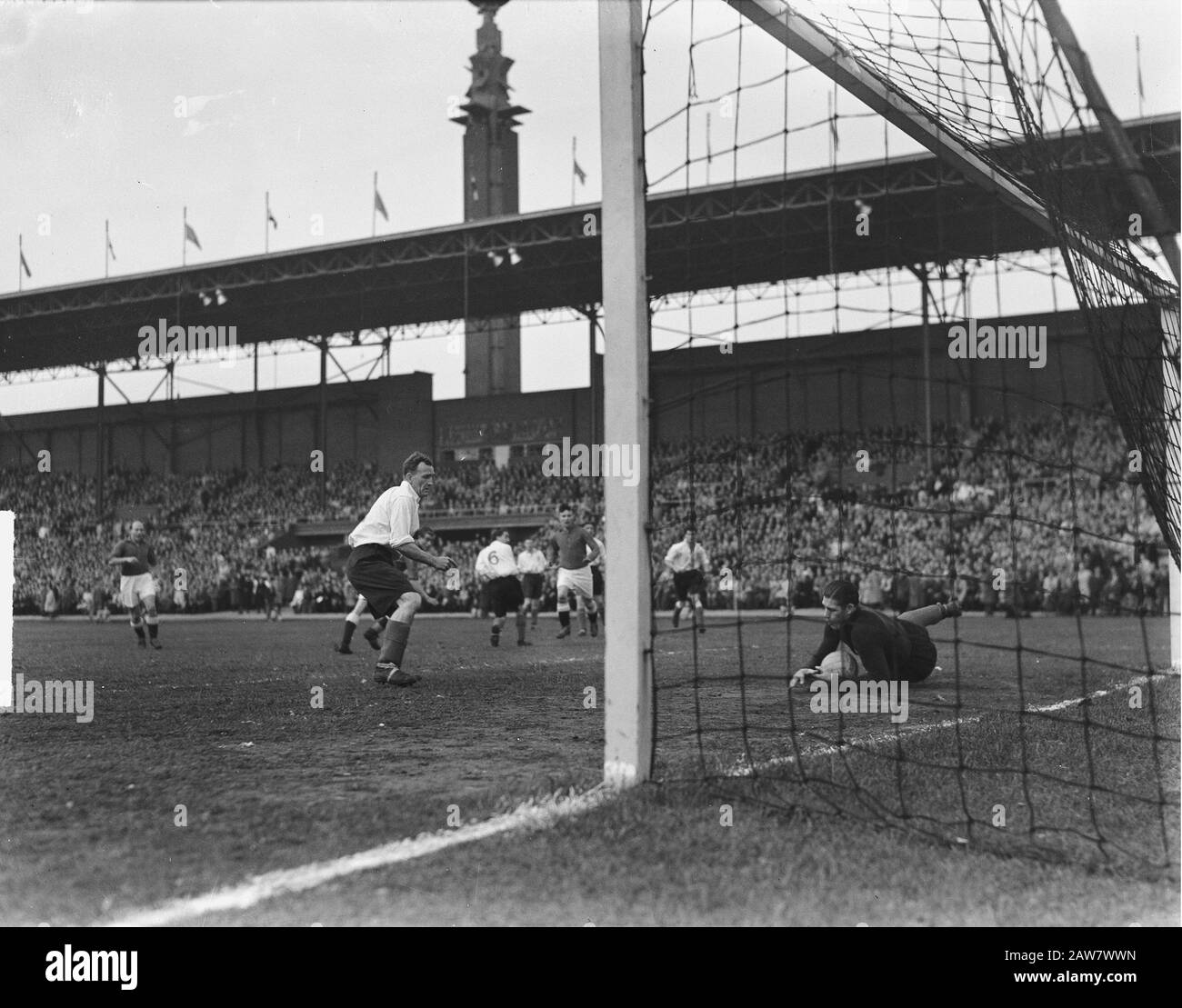 Olanda-Inghilterra B0-4 attacco alla data di arrivo in inglese: 18 maggio 1949 Parole Chiave: Attacco, sport, calcio Foto Stock