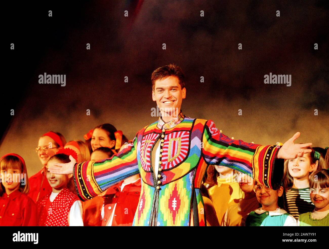 Phillip Schofield (come Joseph) a JOSEPH E LA SORPRENDENTE musica DI DREAMCOAT TECHNICOLOR di Andrew Lloyd Webber lyrics di Tim Rice all'Apollo Hammersmith di Labatt a Londra nel 1996. Regia di Steven Pimlott con disegni di Mark Thompson, illuminazione di Andrew Bridge, coreografia di Anthony van Laast. Foto Stock