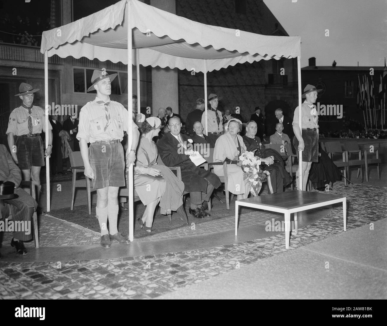Queen Juliana apre la nuova County Hall di Arnhem Data: 11 settembre 1954 luogo: Arnhem Parole Chiave: Queens, casa reale, aperture, case di contea Foto Stock