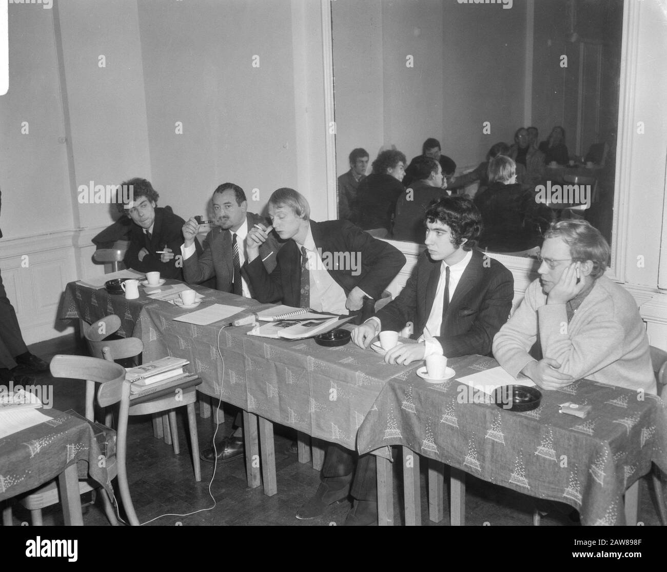 Direttori di Fondazione Sigma partecipa ad una conferenza stampa ad Amsterdam Data: 9 novembre 1966 Località: Amsterdam, Noord-Holland Parole Chiave: Conferenze stampa, fondazioni Foto Stock